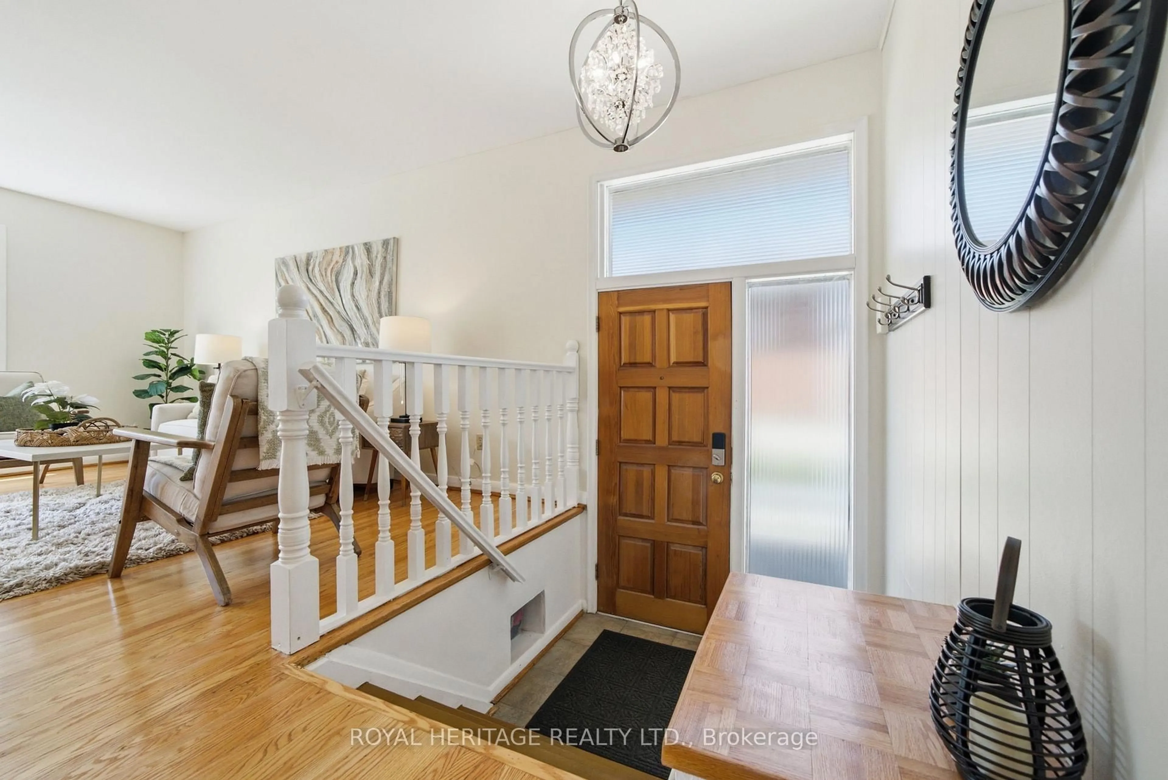 Indoor entryway for 15 Golfhaven Dr, Toronto Ontario M1G 2C8