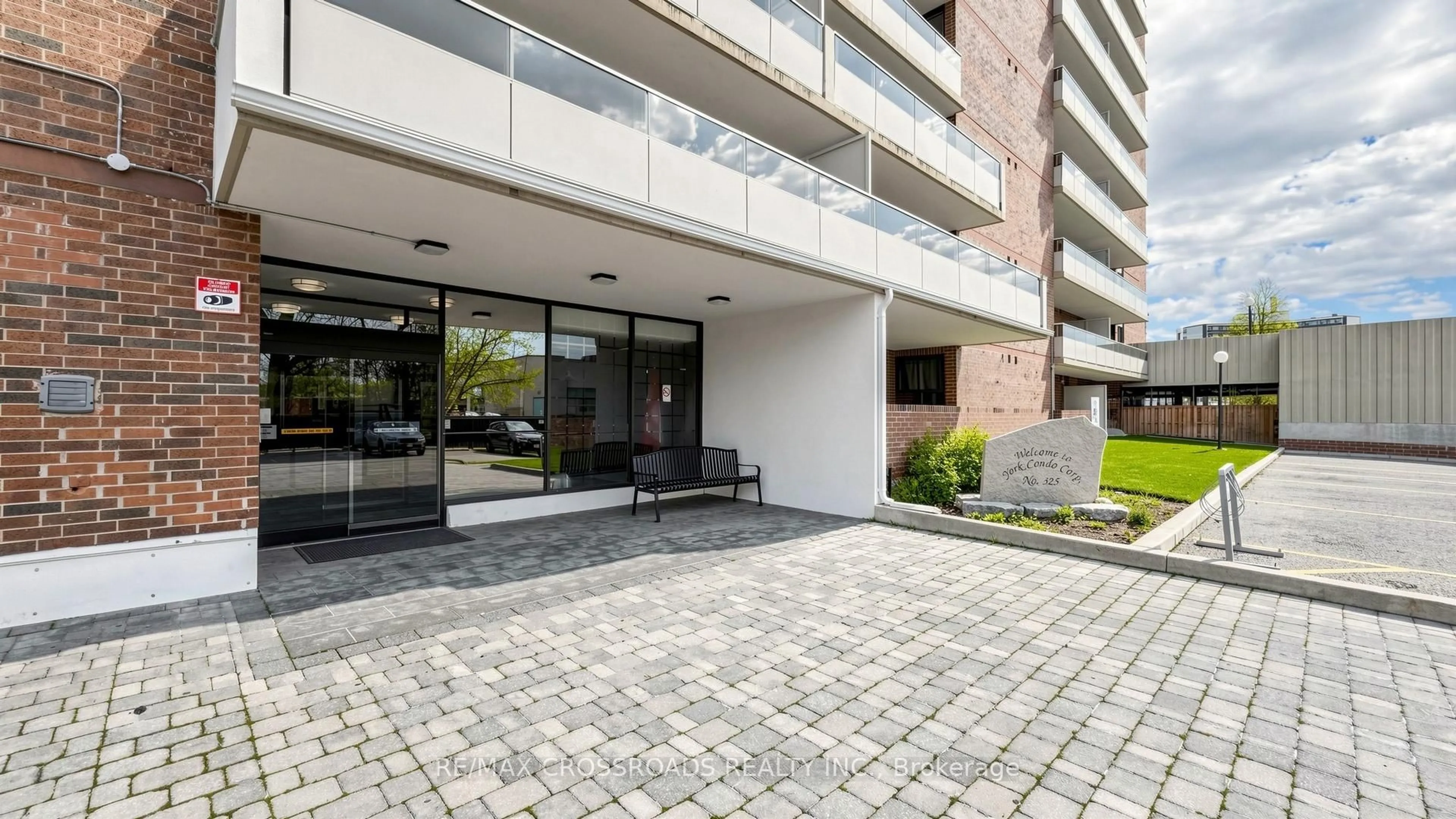Patio, street for 15 Torrance Rd #411, Toronto Ontario M1J 3K2
