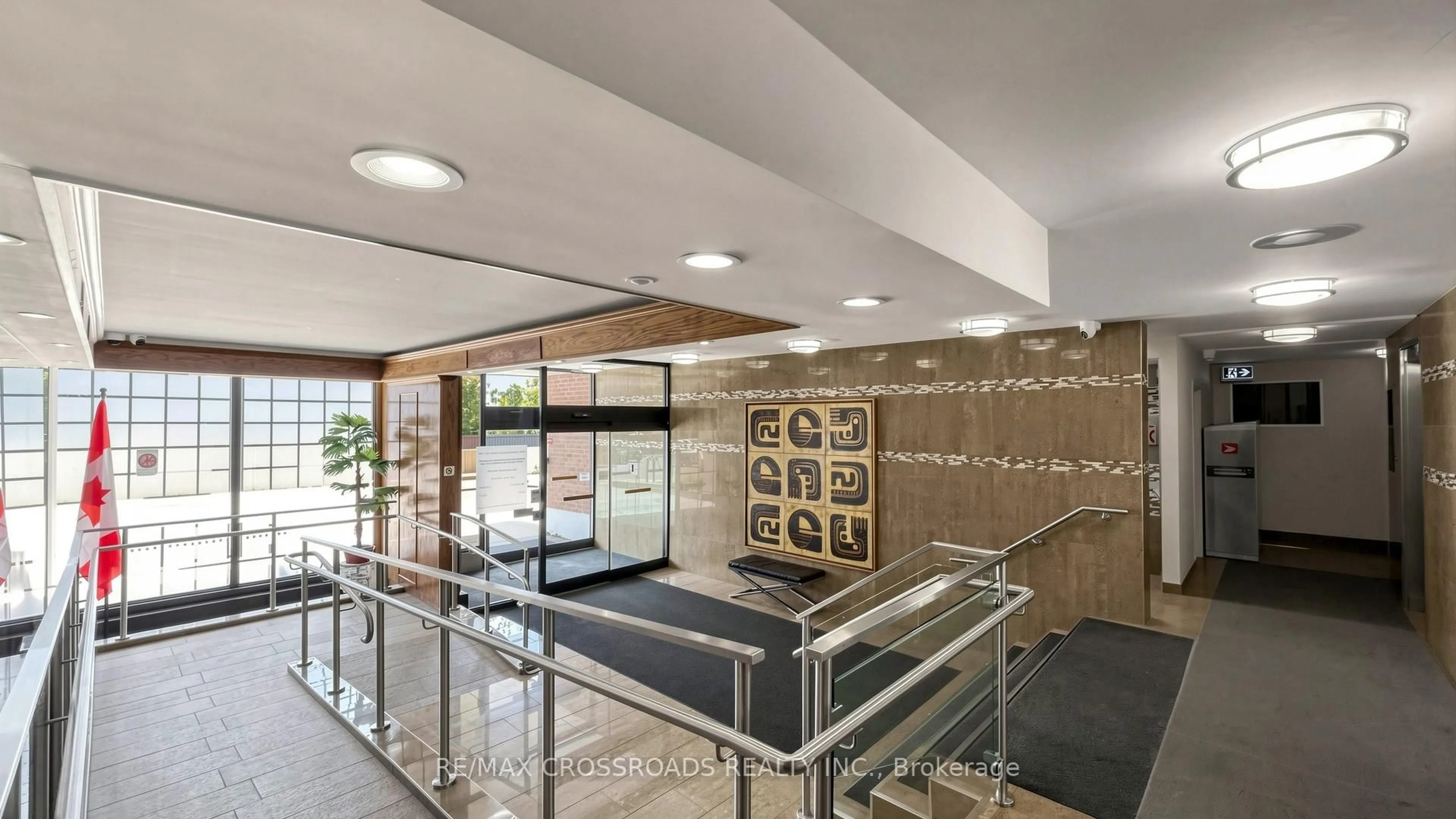 Indoor foyer for 15 Torrance Rd #411, Toronto Ontario M1J 3K2