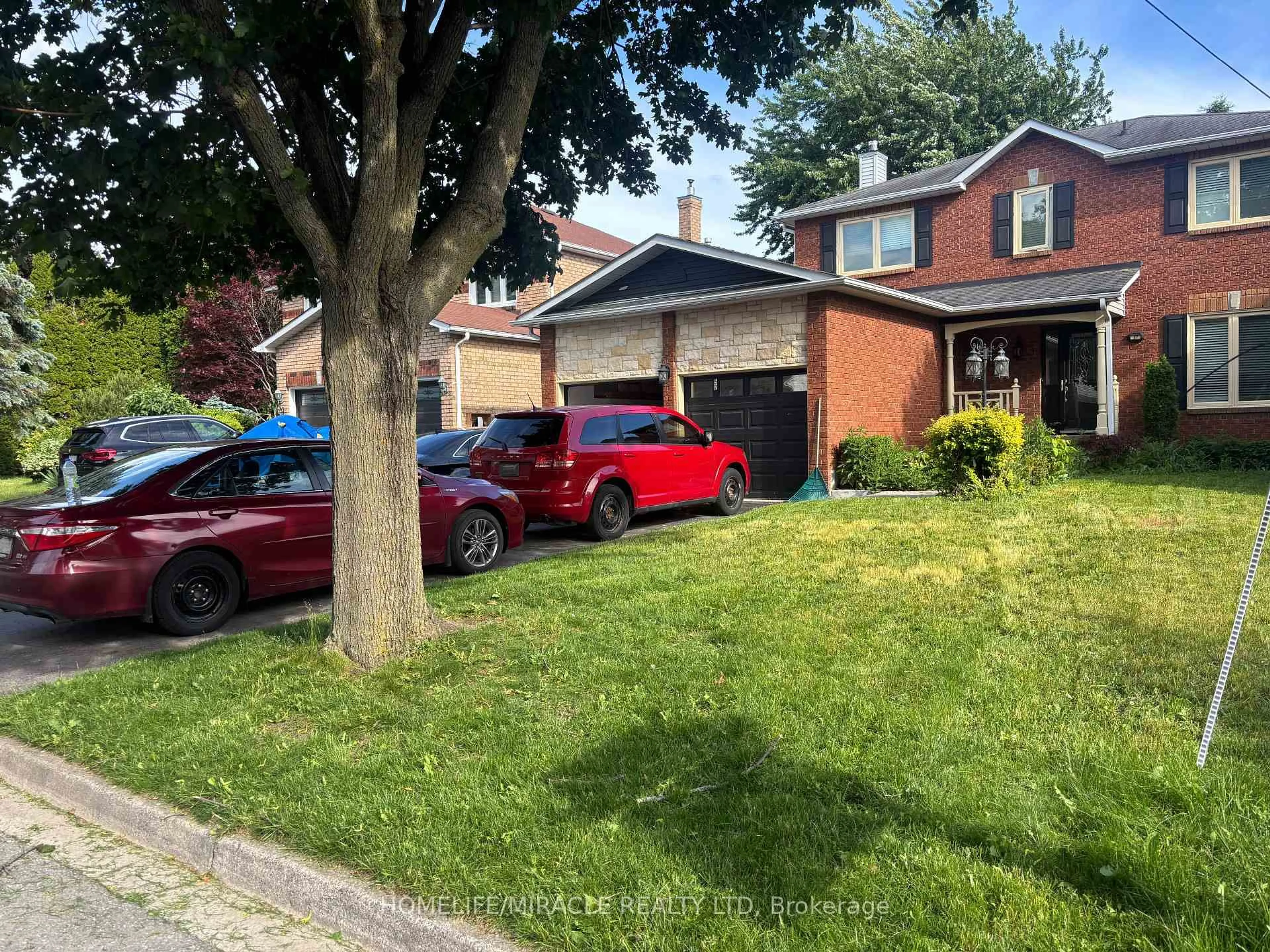 A pic from outside/outdoor area/front of a property/back of a property/a pic from drone, street for 57 Rutherford Dr, Clarington Ontario L1B 1G6