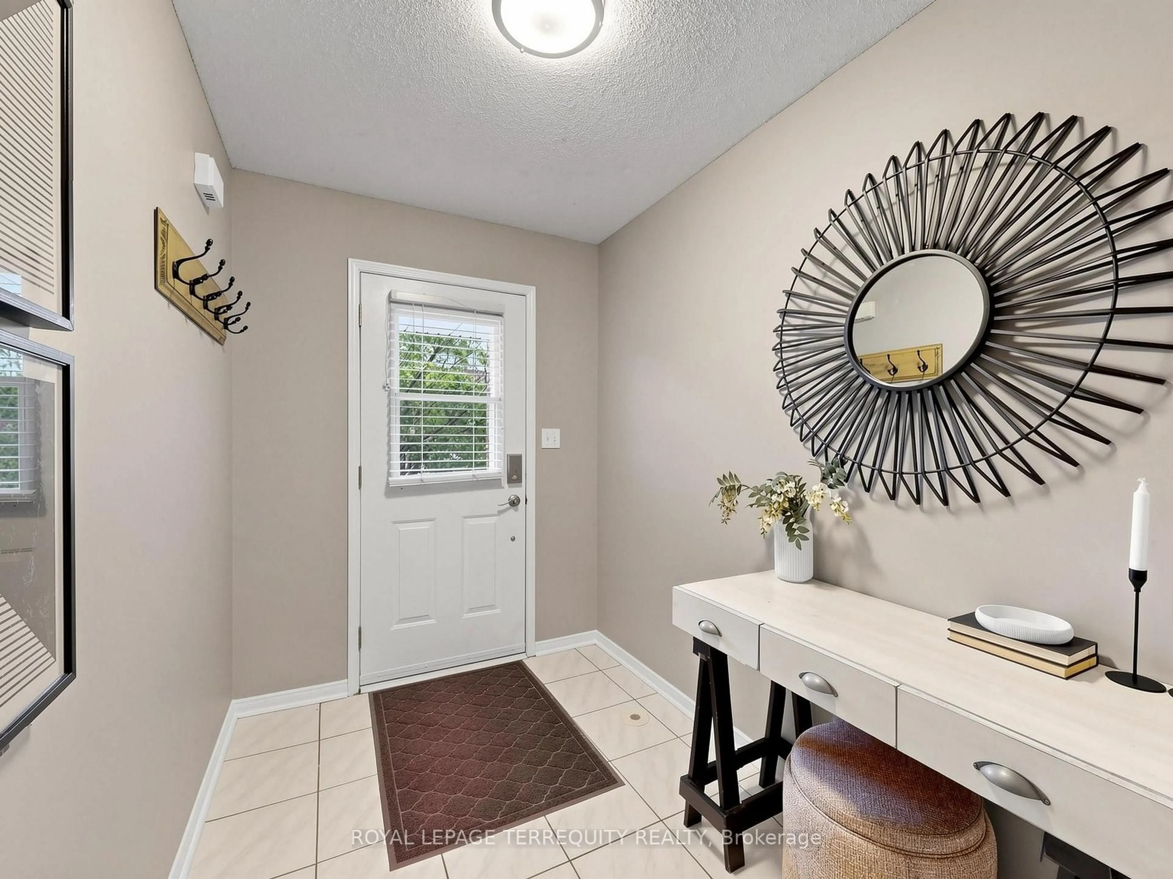 Indoor entryway for 61 Sprucedale Way, Whitby Ontario L1N 9T9