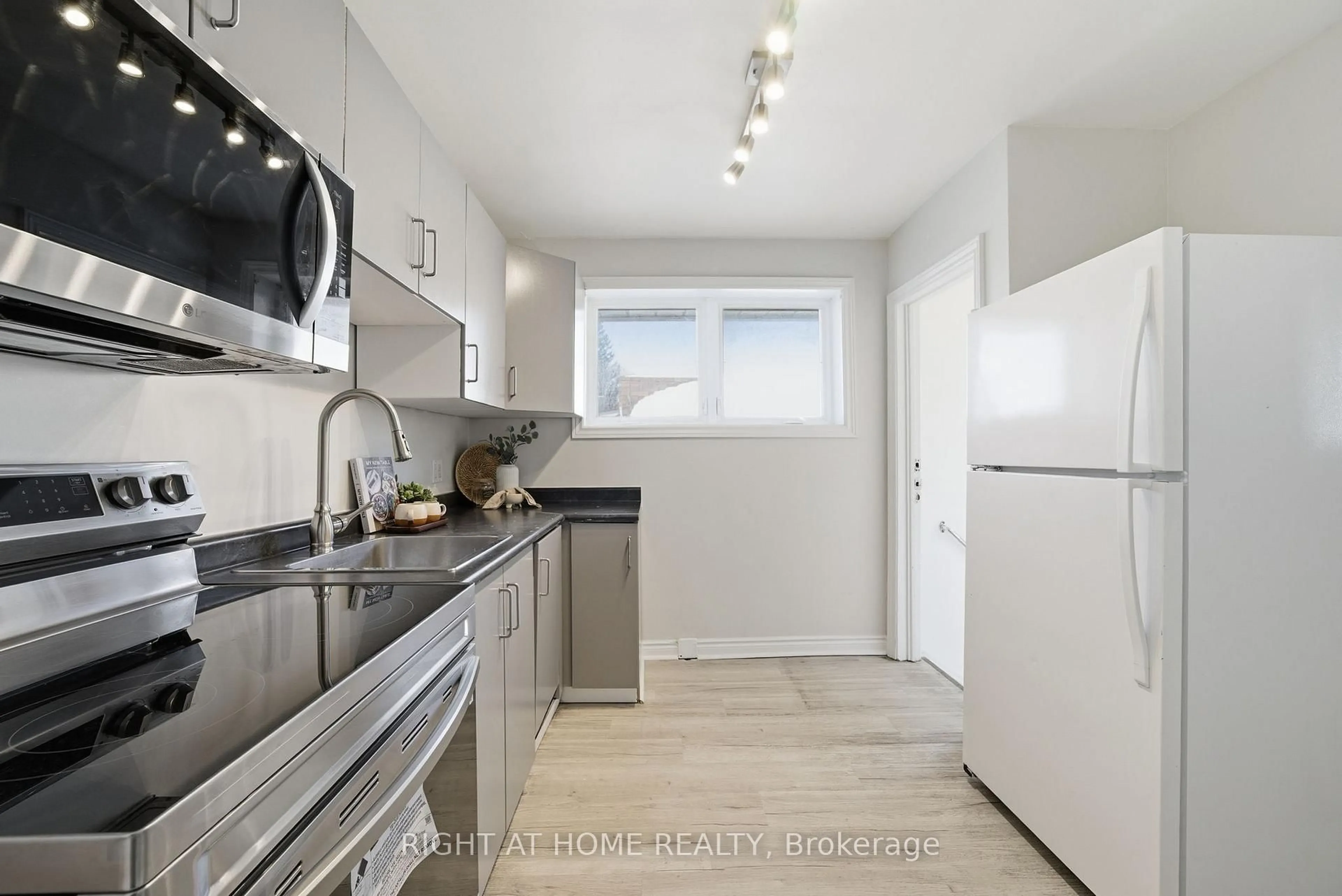 Standard kitchen, unknown for 708 Carnegie Ave, Oshawa Ontario L1G 4R6