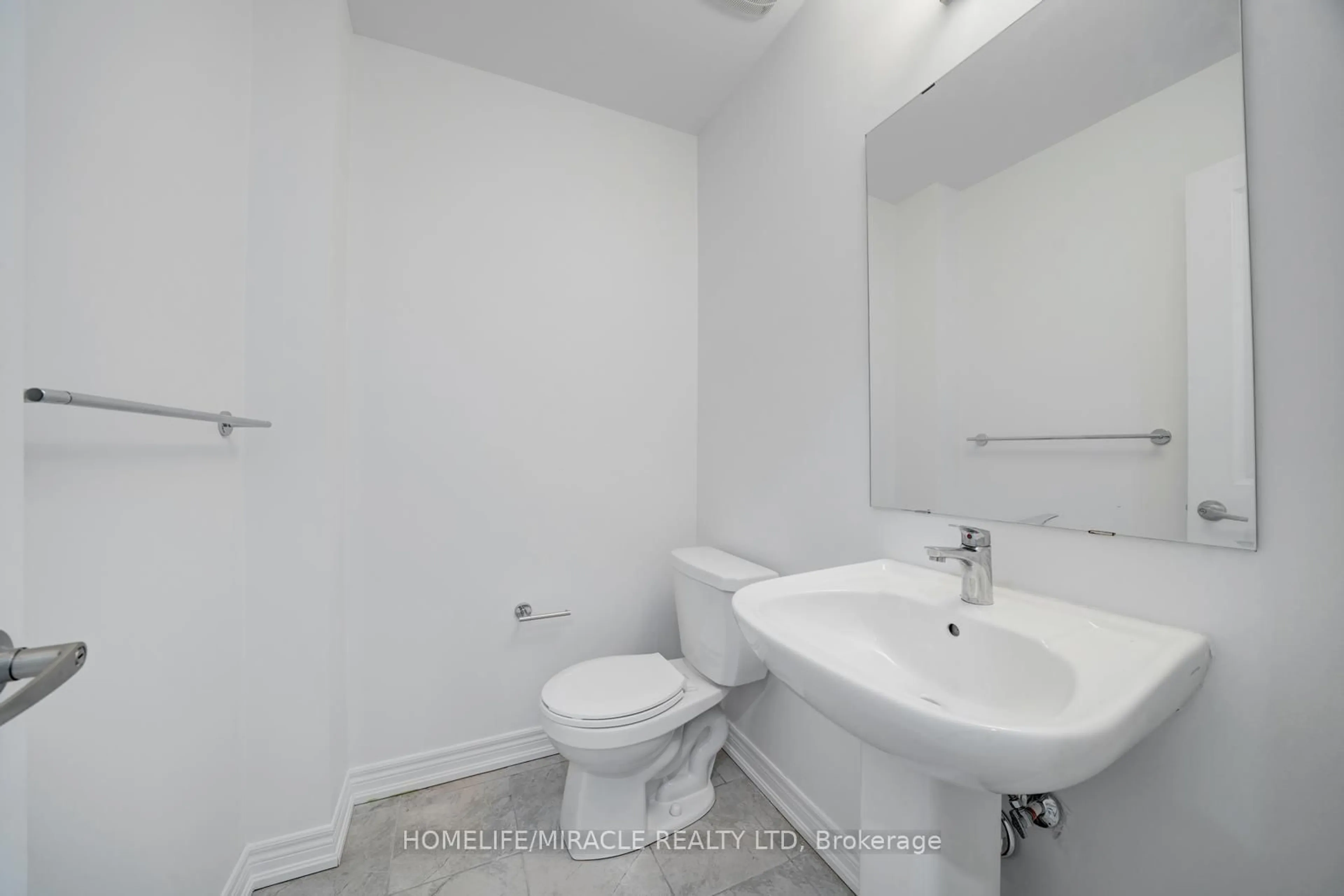 Standard bathroom, unknown for 2004 Cameron Lott Cres, Oshawa Ontario L1L 0S1