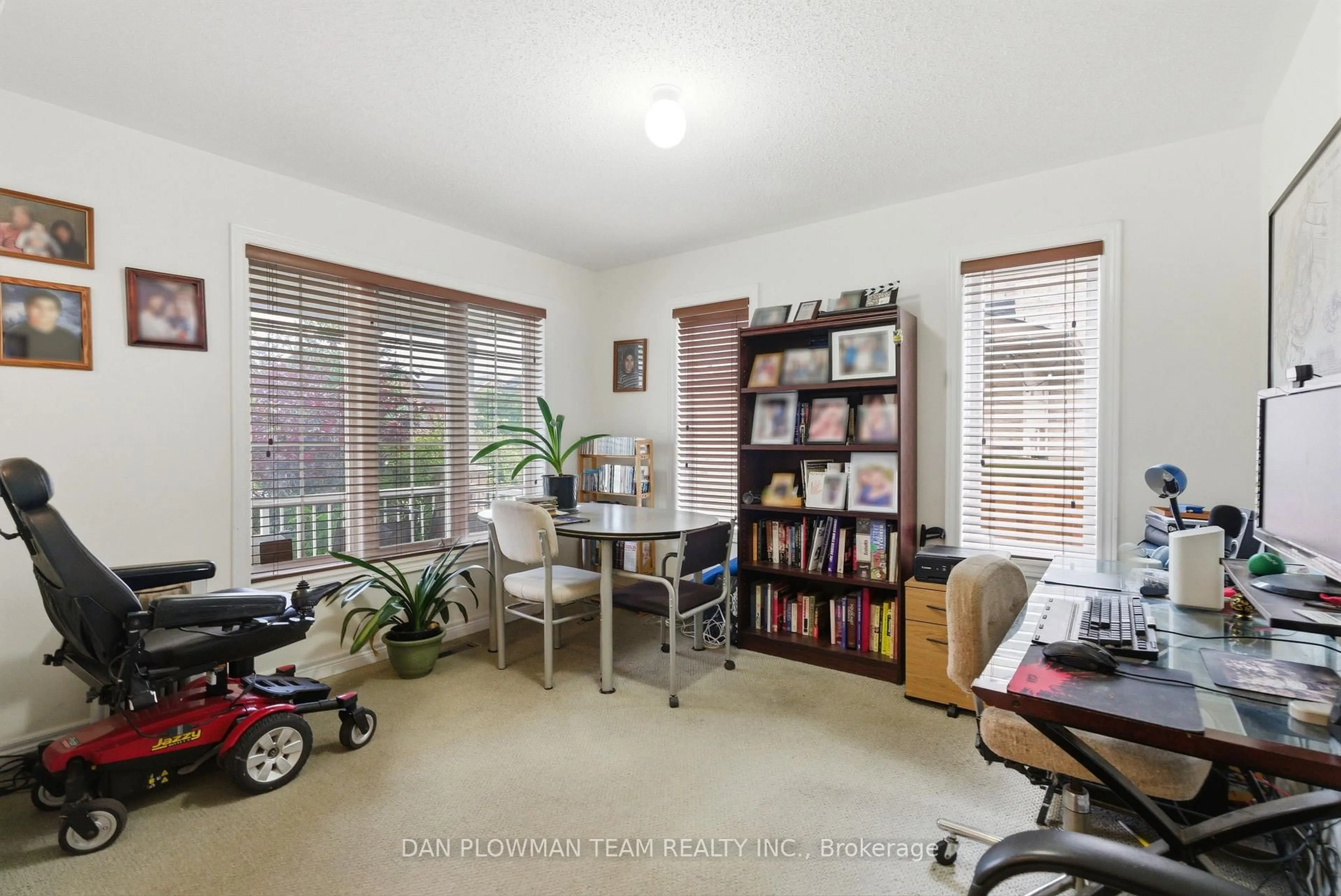 A pic of a room for 229 Huntington Cres, Clarington Ontario L1E 3J5