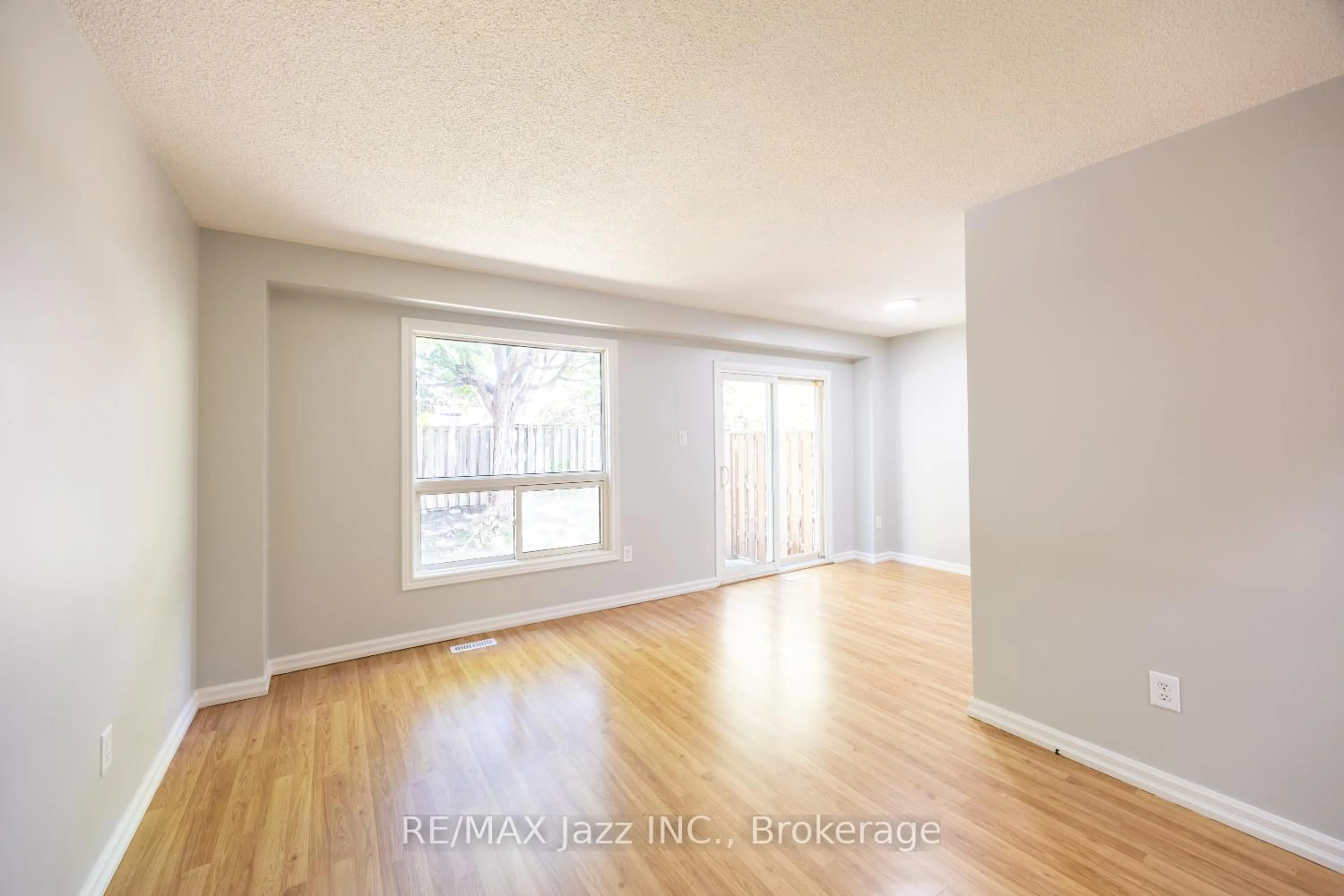 A pic of a room for 10 Bassett Blvd #14, Whitby Ontario L1N 9C3