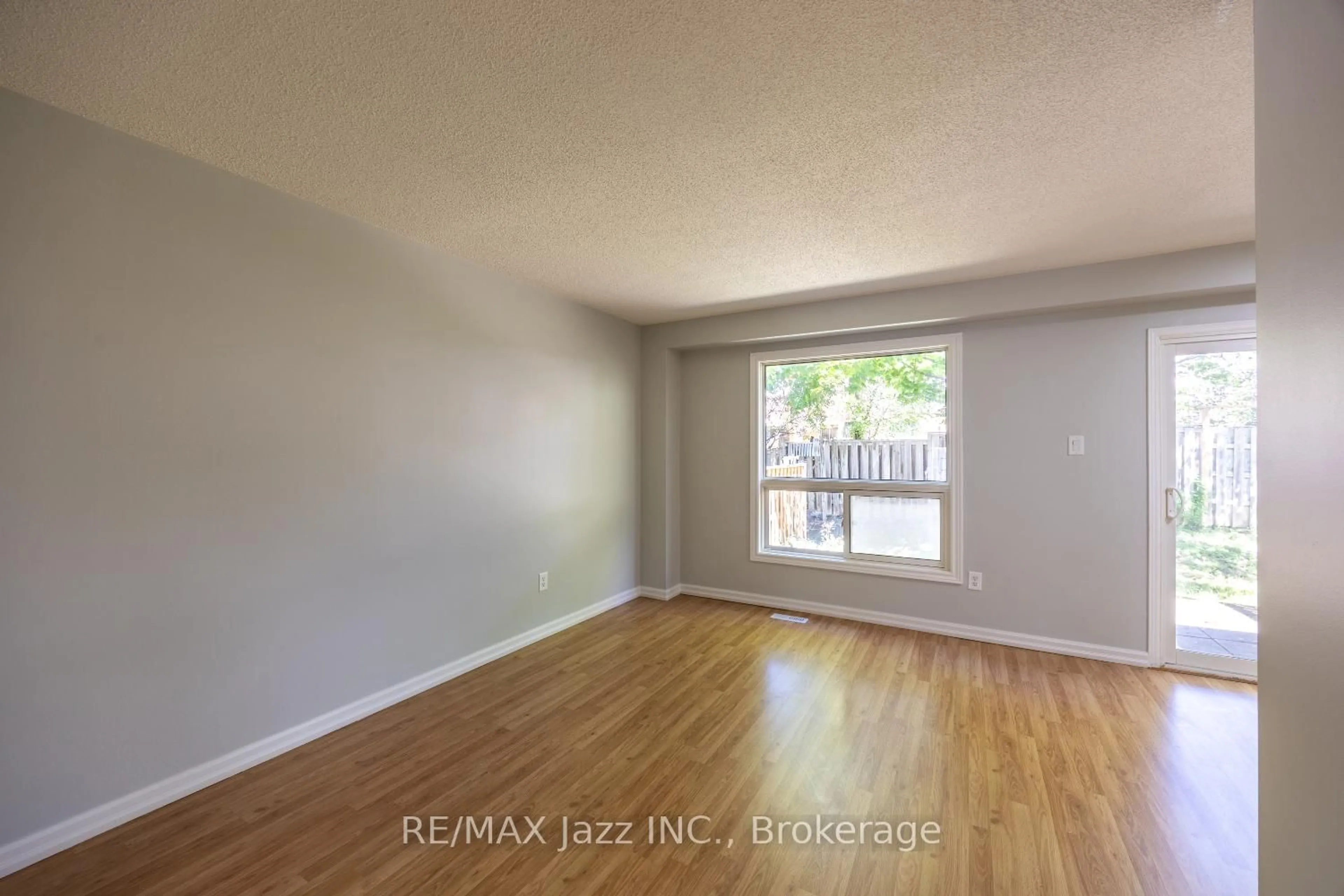 A pic of a room for 10 Bassett Blvd #14, Whitby Ontario L1N 9C3