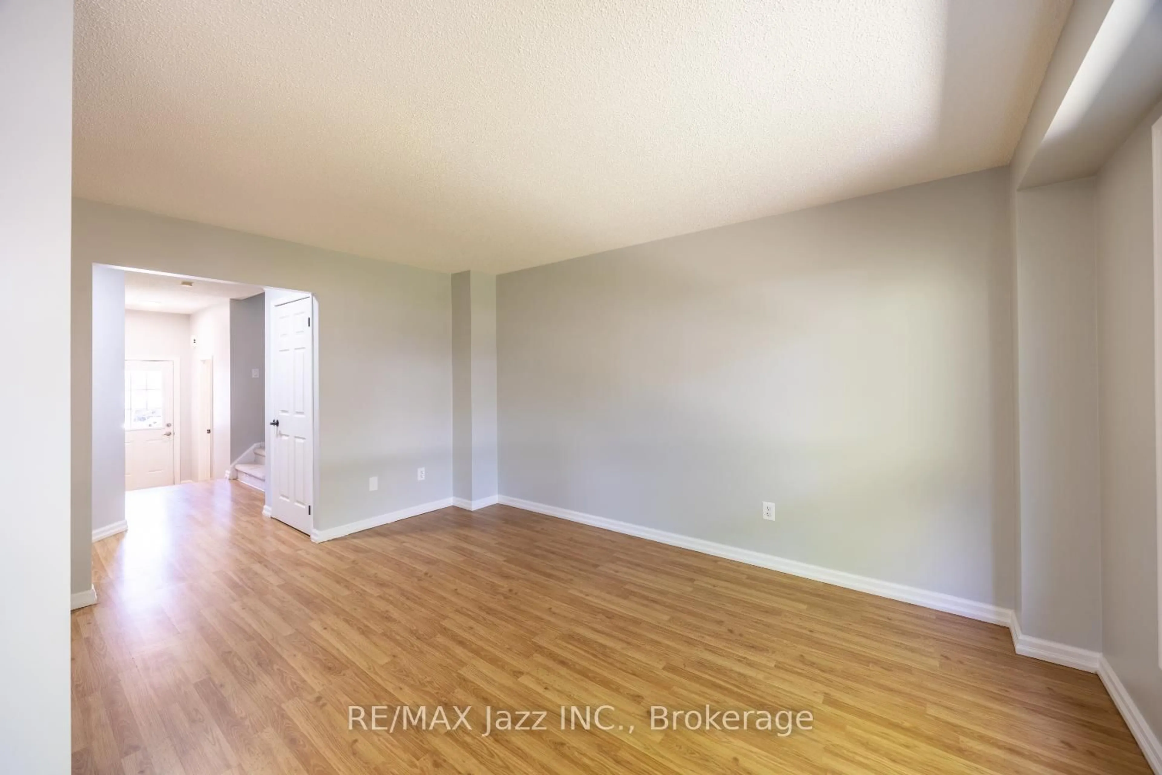 A pic of a room for 10 Bassett Blvd #14, Whitby Ontario L1N 9C3