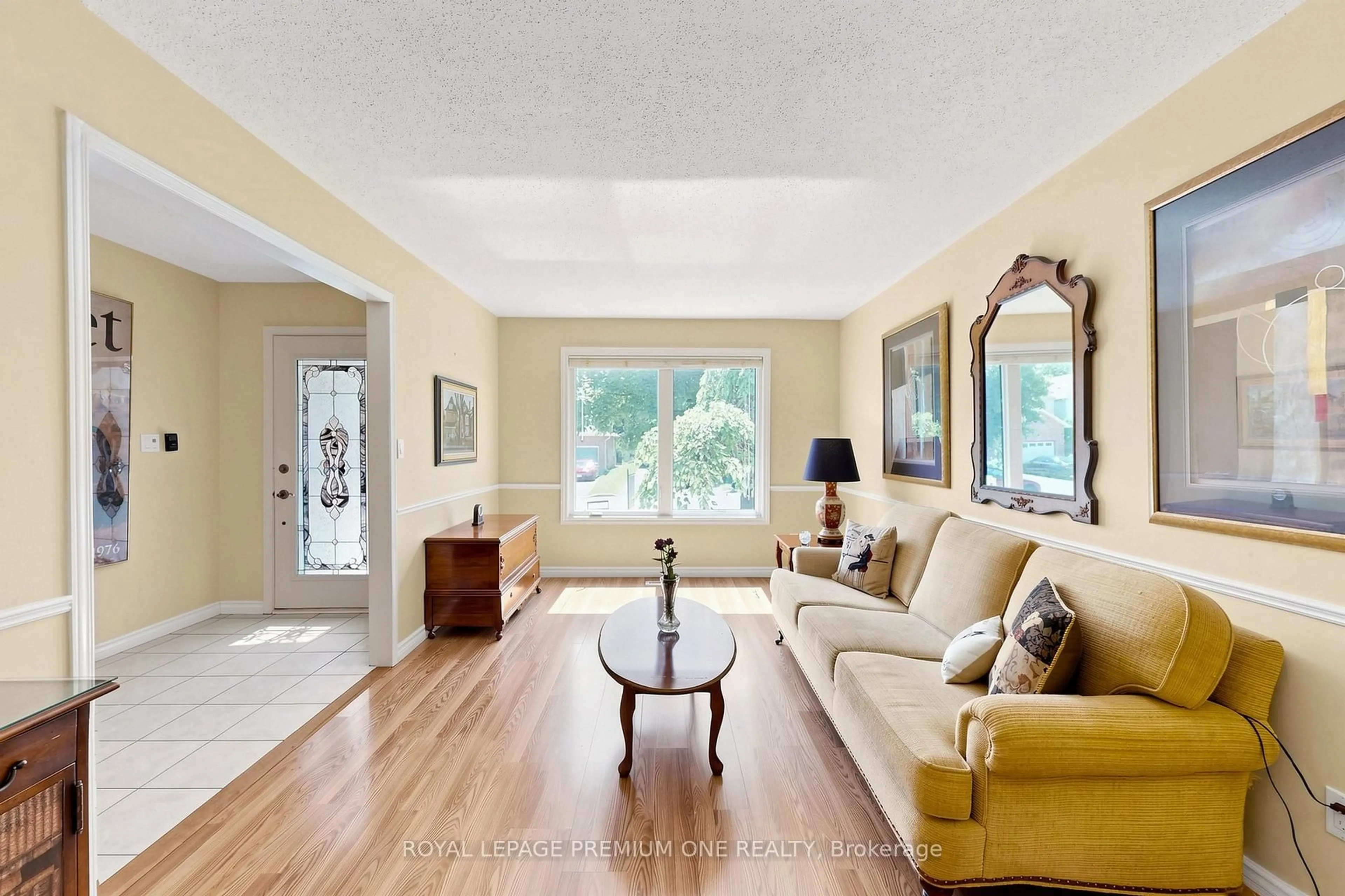 Living room with furniture, wood/laminate floor for 4 Prout Dr, Clarington Ontario L1C 4A4