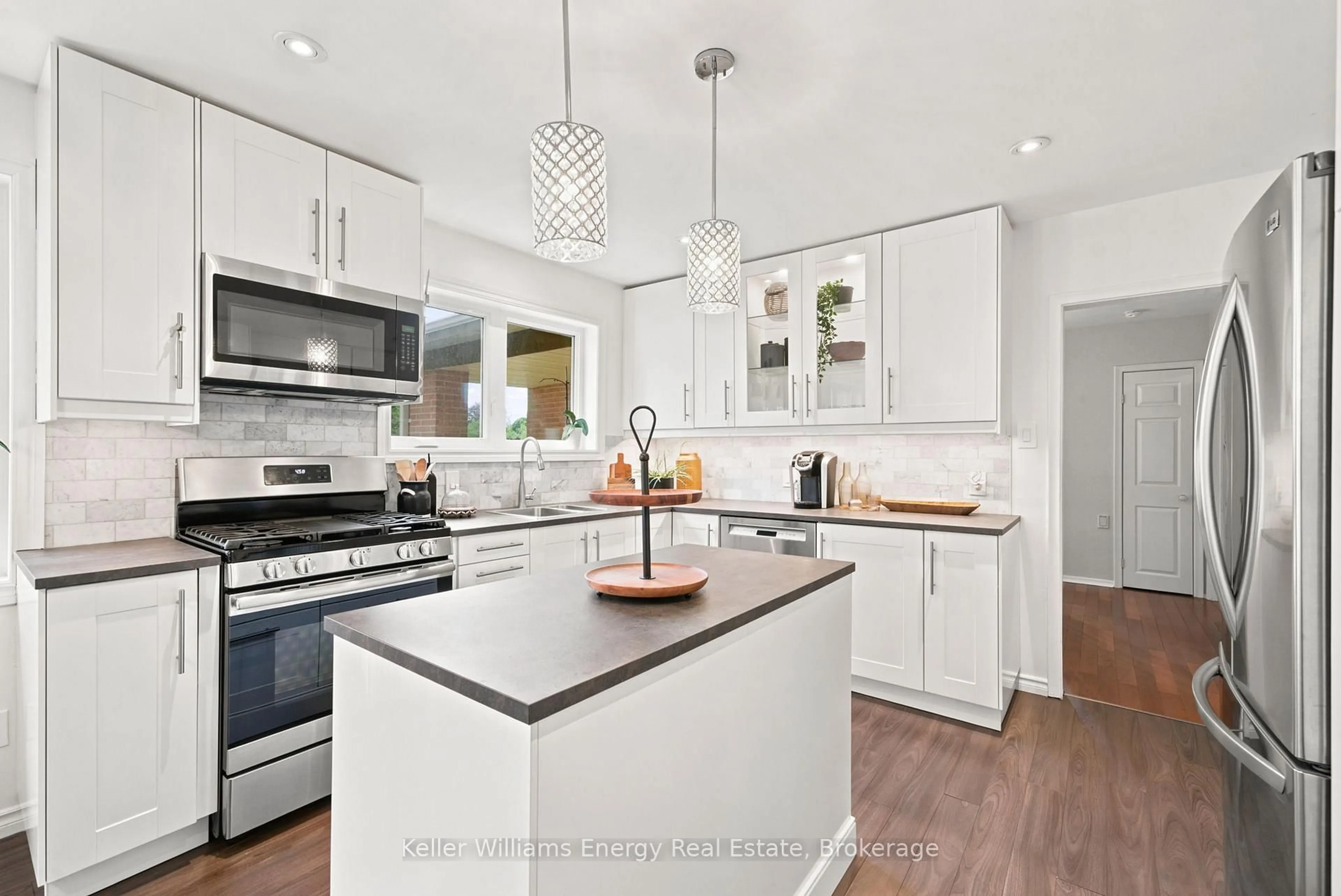 Open concept kitchen, unknown for 1010 Regent Dr, Oshawa Ontario L1G 1J5