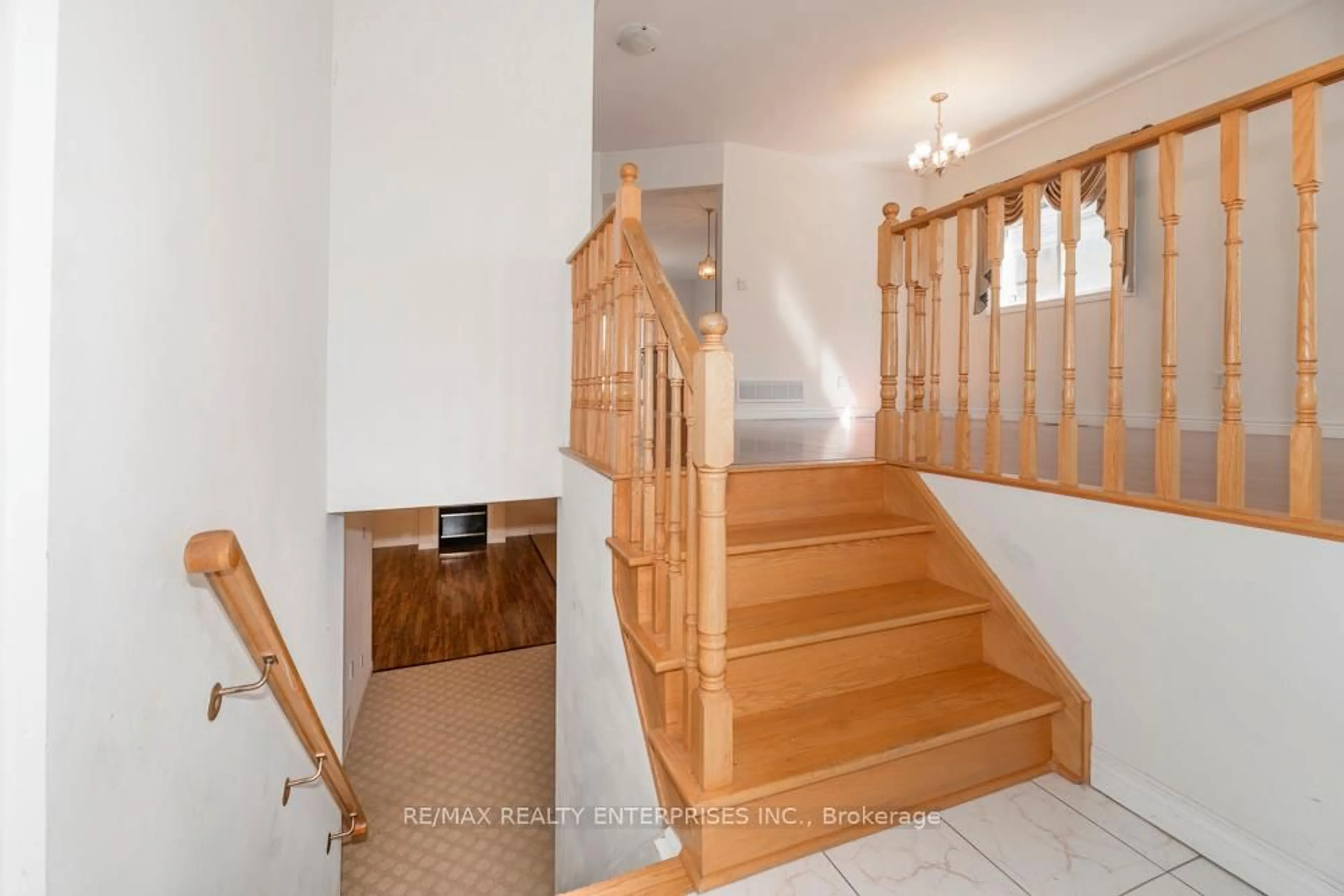 Unknown for 802 Coldstream Dr, Oshawa Ontario L1K 2Z3