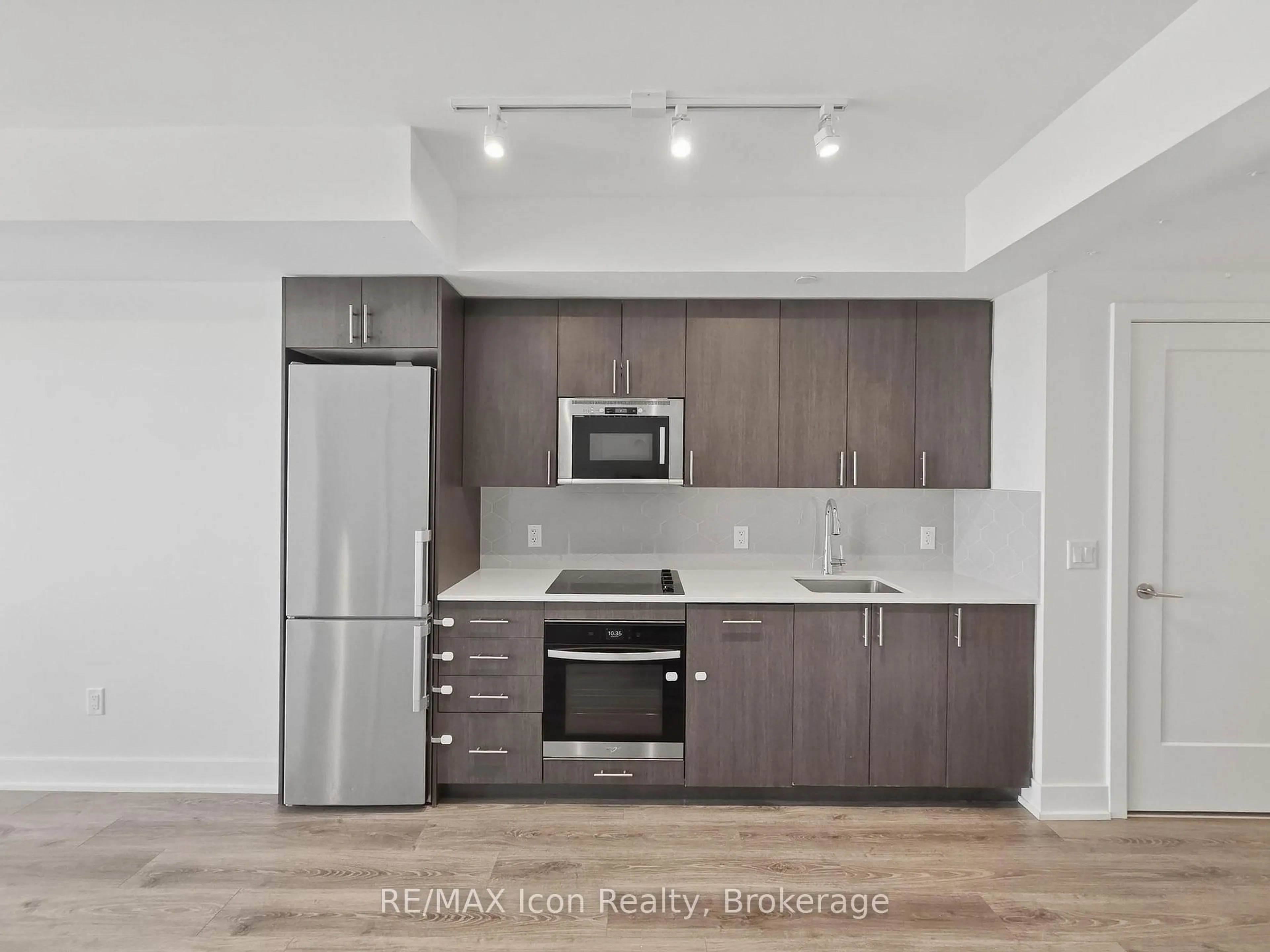 Standard kitchen, unknown for 2545 Simcoe St #2214, Oshawa Ontario L1L 0W3