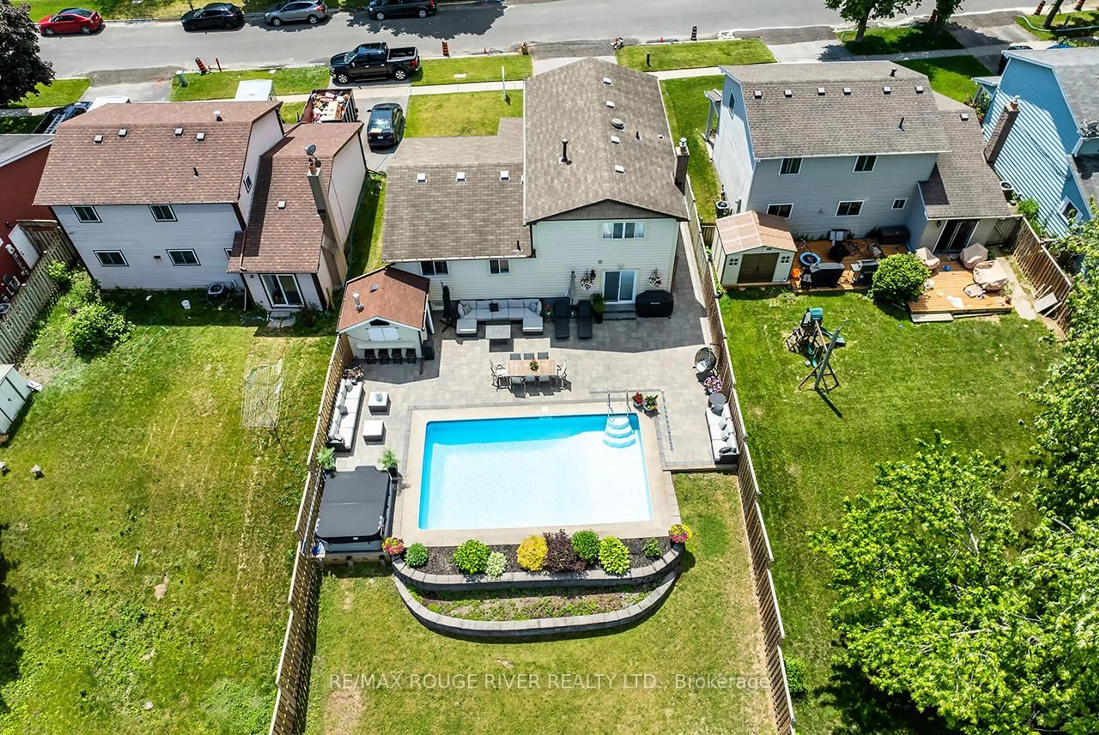 A pic from outside/outdoor area/front of a property/back of a property/a pic from drone, street for 108 Roser Cres, Clarington Ontario L1C 3N9