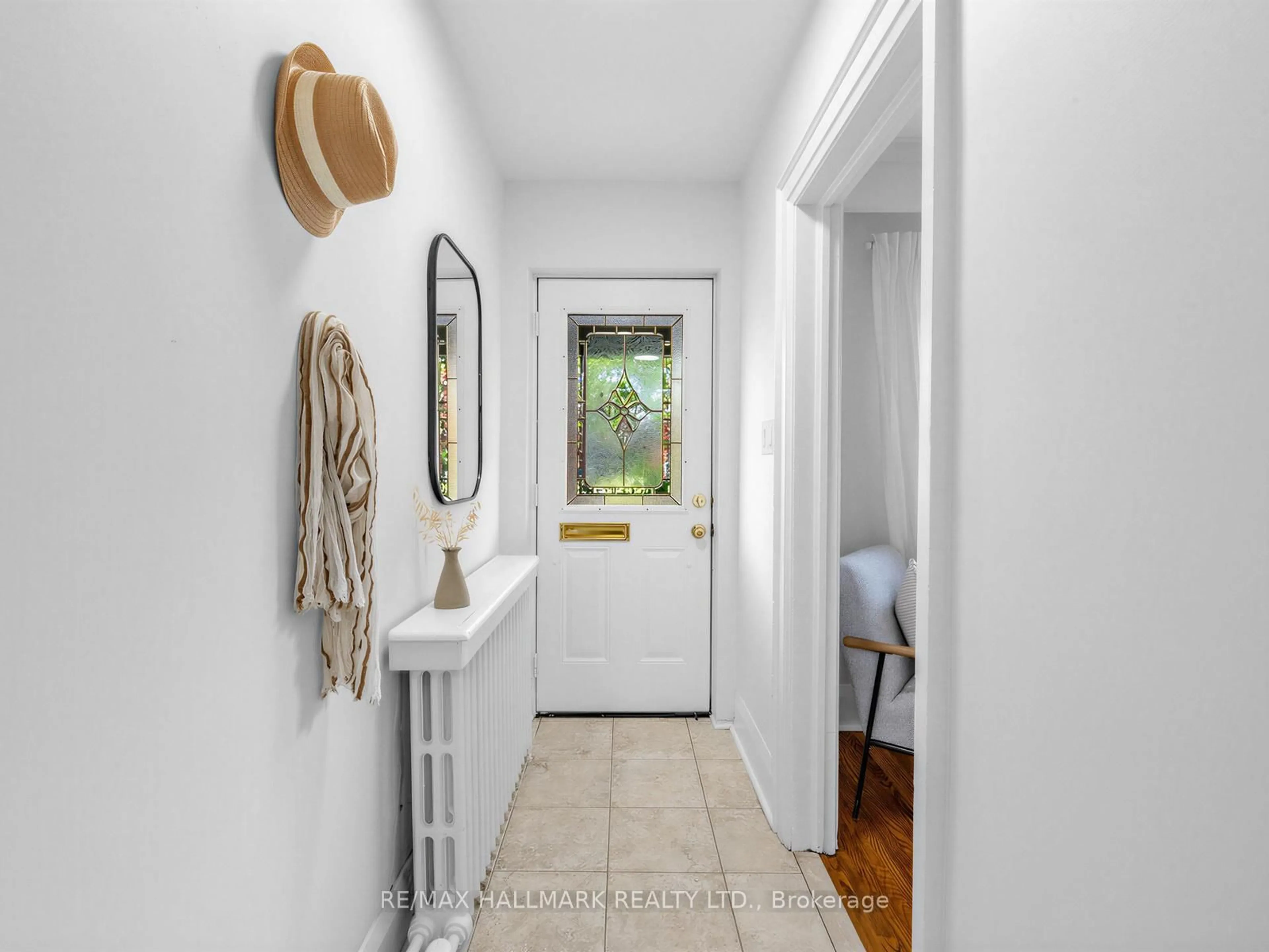 Indoor entryway for 958 Greenwood Ave, Toronto Ontario M4J 4C3