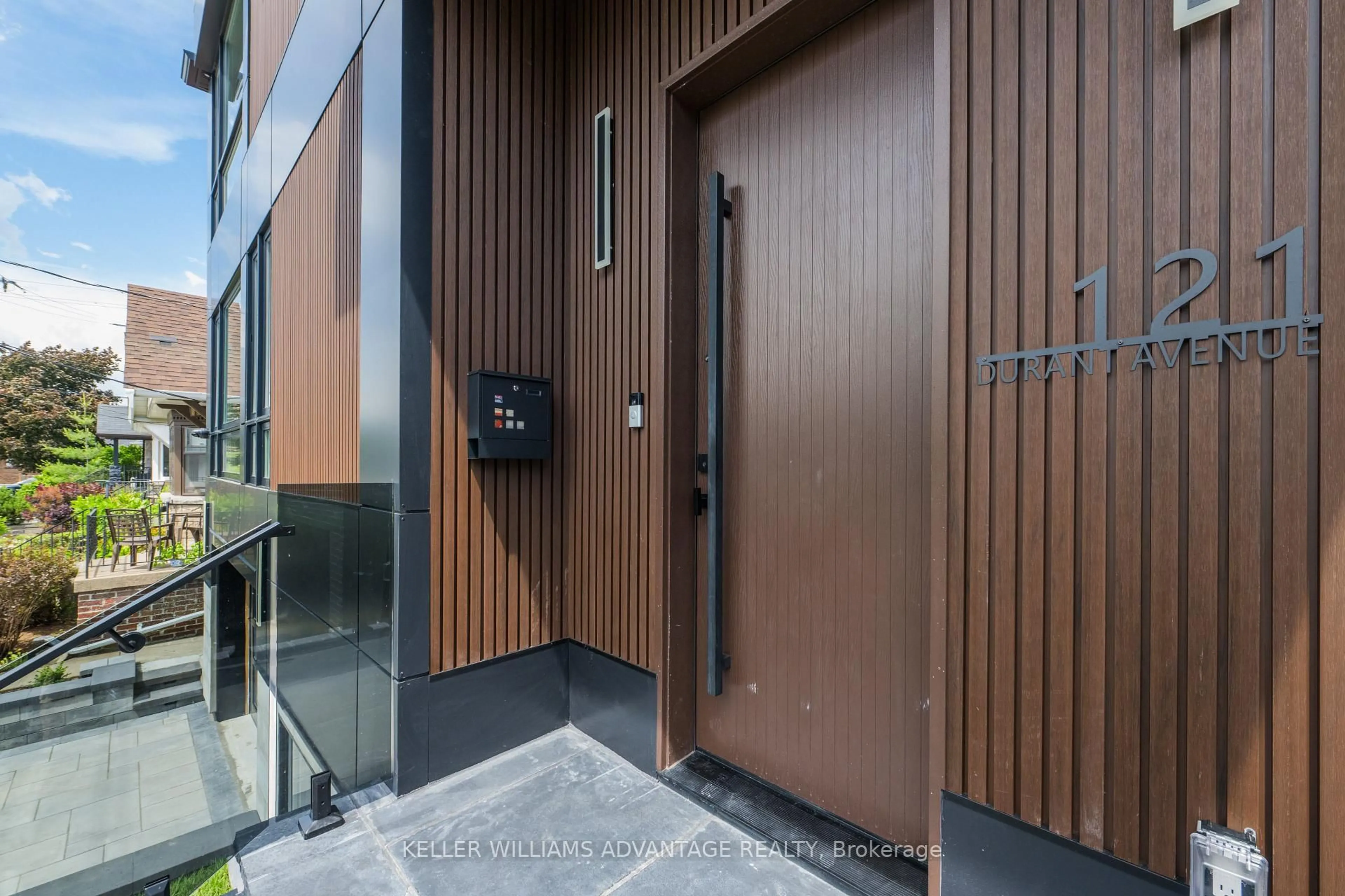 Indoor foyer for 121 Durant Ave, Toronto Ontario M4J 4W3