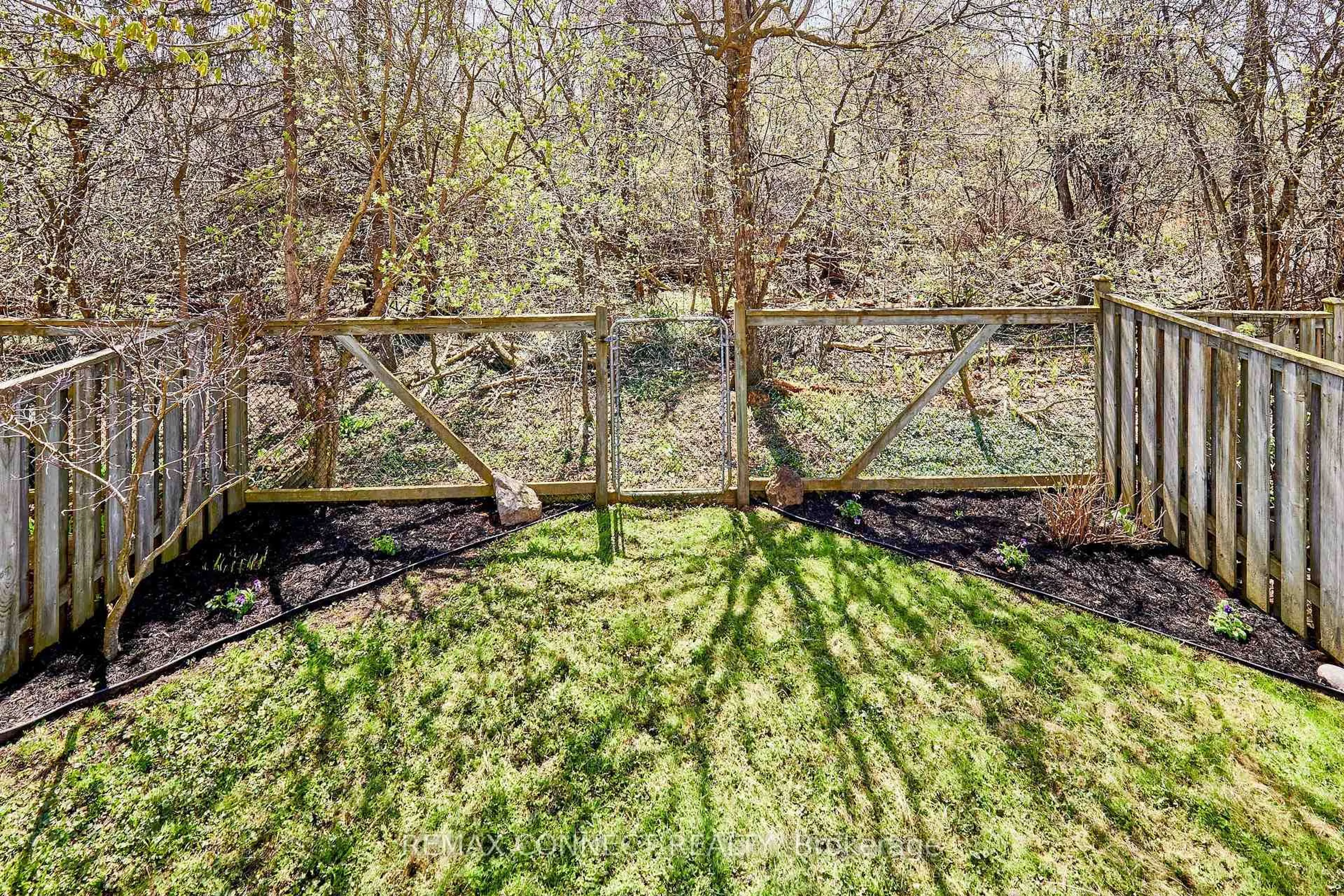A pic from outside/outdoor area/front of a property/back of a property/a pic from drone, forest/trees view for 72 Stuart Rd, Clarington Ontario L1E 1Y9