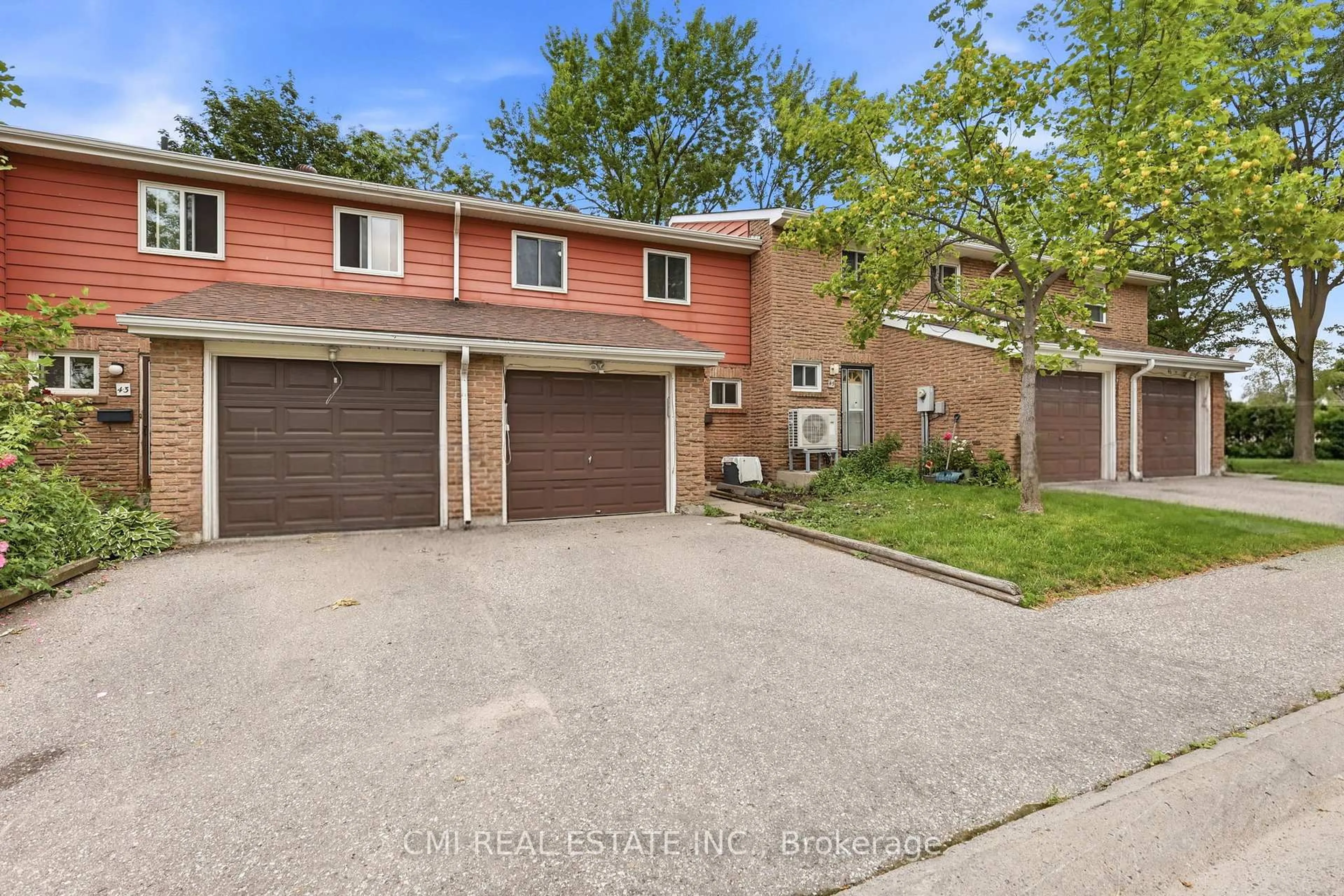 A pic from outside/outdoor area/front of a property/back of a property/a pic from drone, street for 80 Dundalk Dr #44, Toronto Ontario M1P 4T7