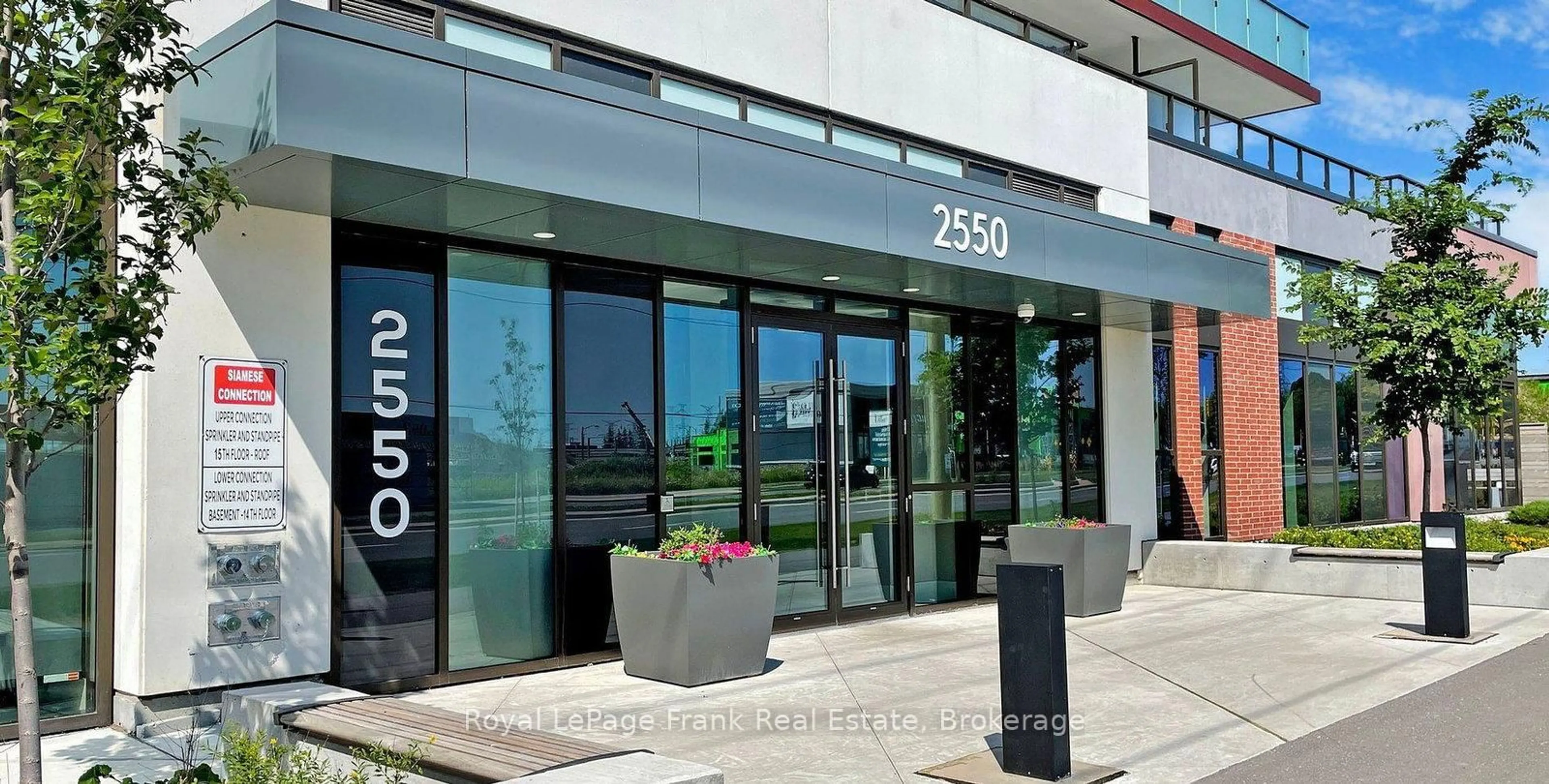 Indoor foyer for 2550 Simcoe St #2118, Oshawa Ontario L1L 0R5
