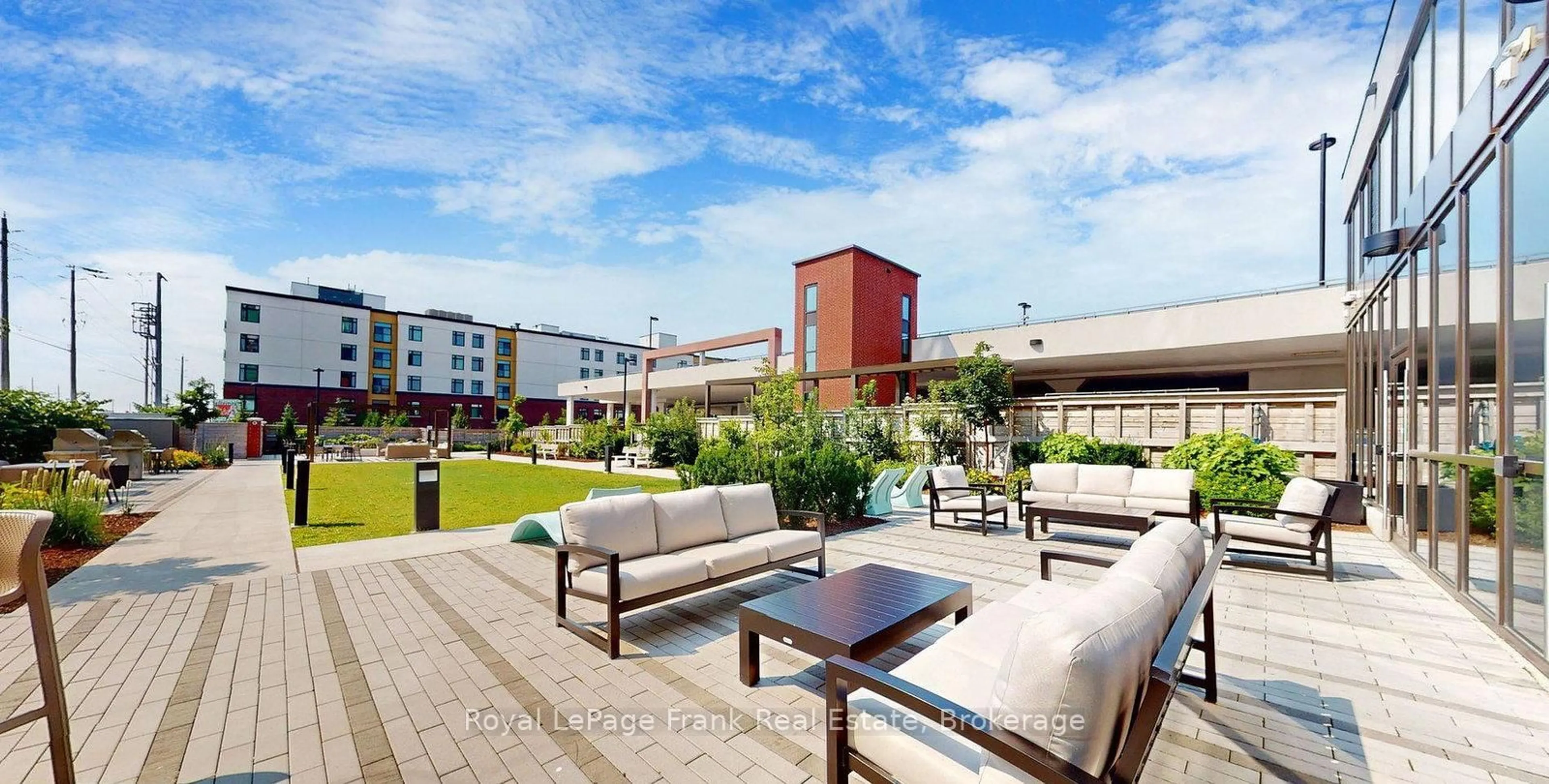 Patio, unknown for 2550 Simcoe St #2118, Oshawa Ontario L1L 0R5