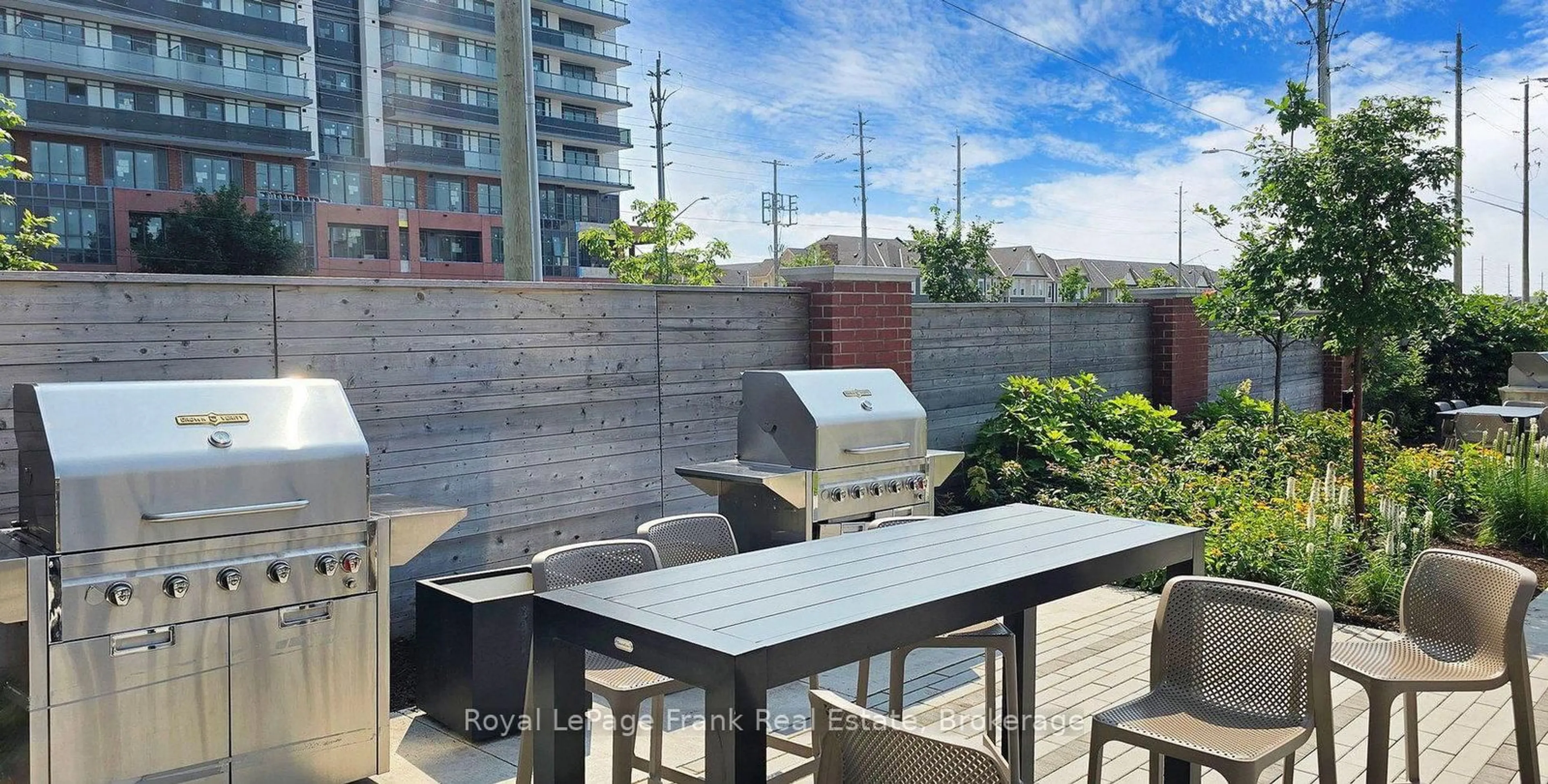 Patio, street for 2550 Simcoe St #2118, Oshawa Ontario L1L 0R5