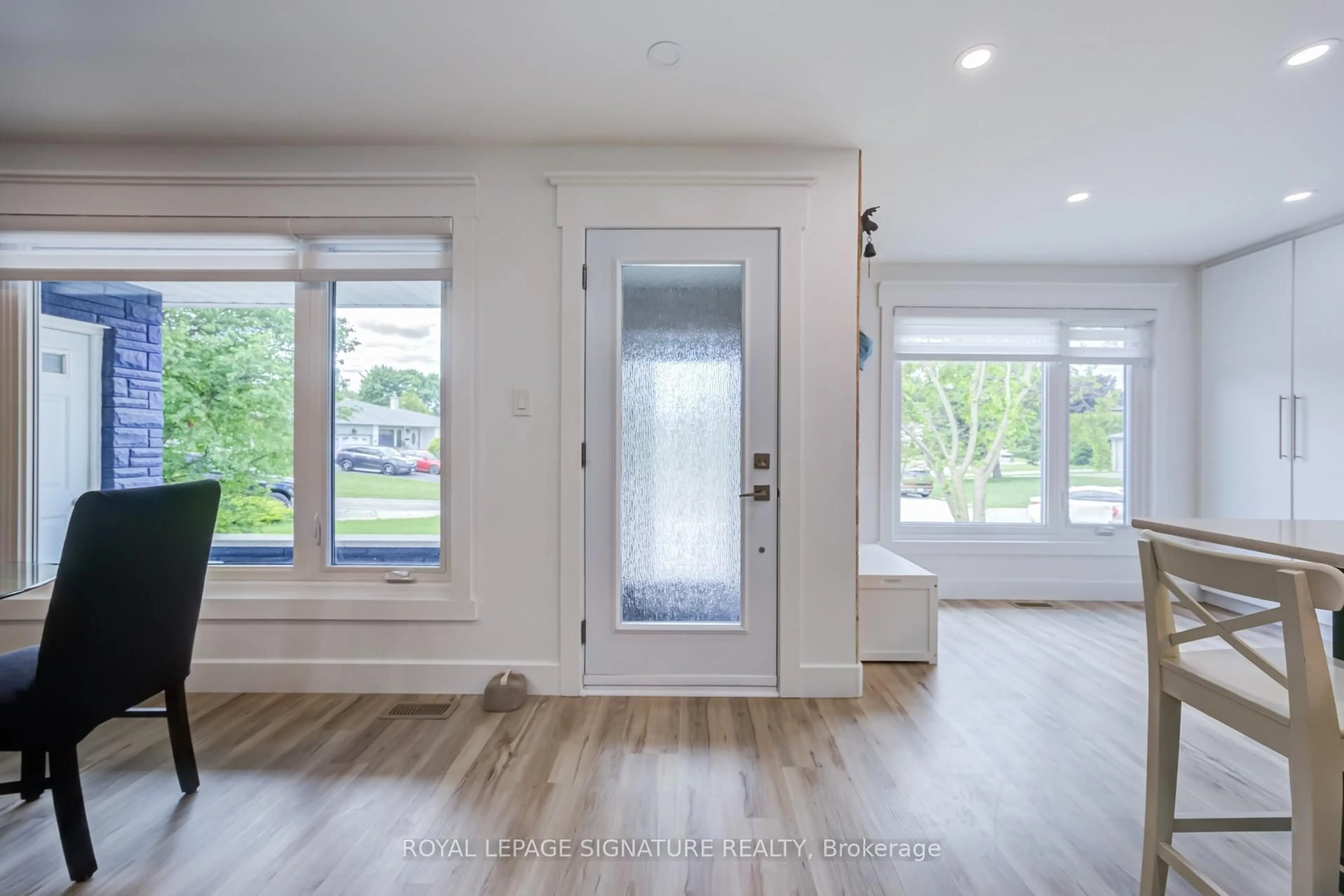 Indoor entryway for 12 Kinnison Crt, Ajax Ontario L1S 1K5
