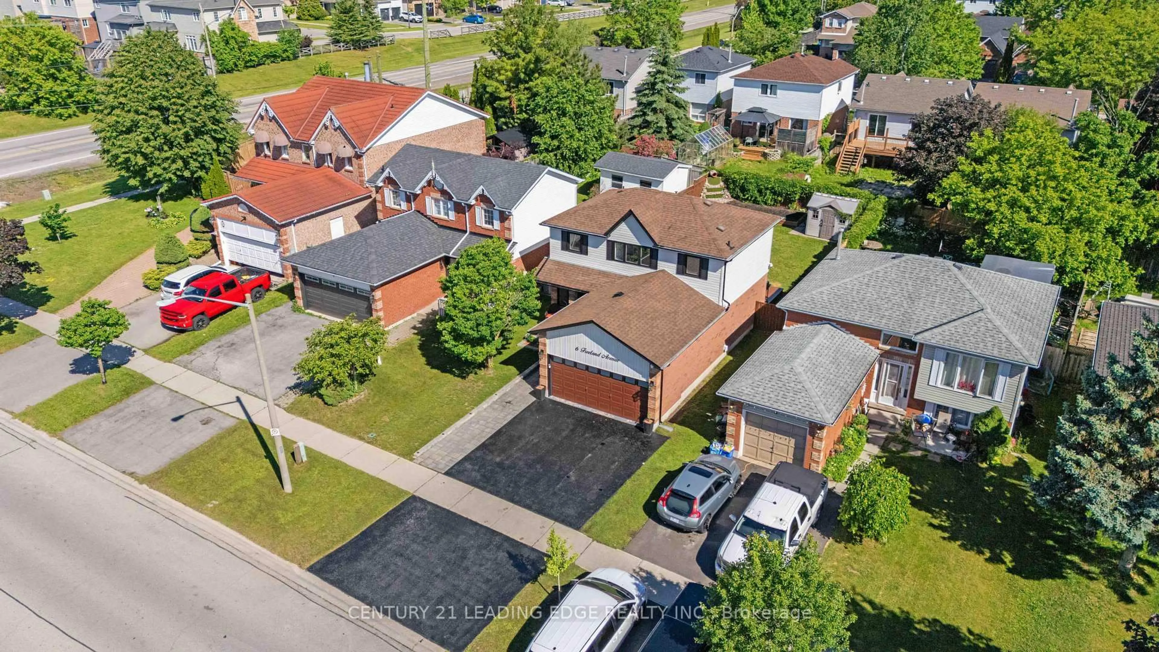 A pic from outside/outdoor area/front of a property/back of a property/a pic from drone, street for 6 Freeland Ave, Clarington Ontario L1C 4R9