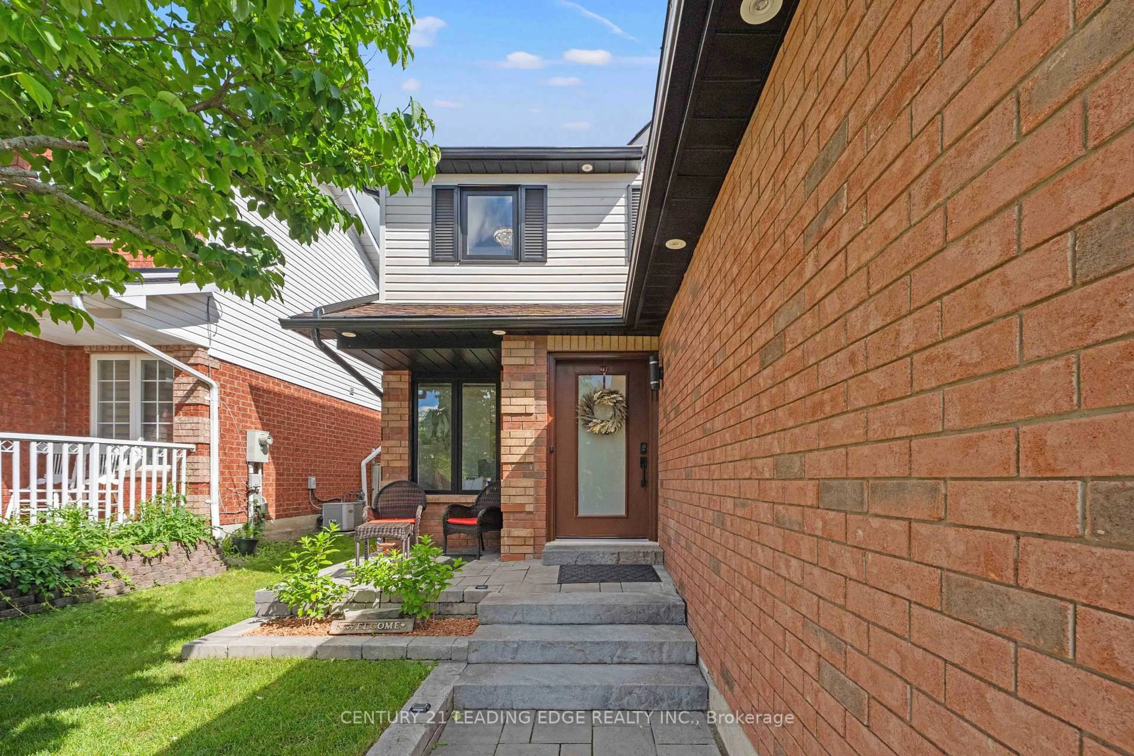 Home with brick exterior material, street for 6 Freeland Ave, Clarington Ontario L1C 4R9