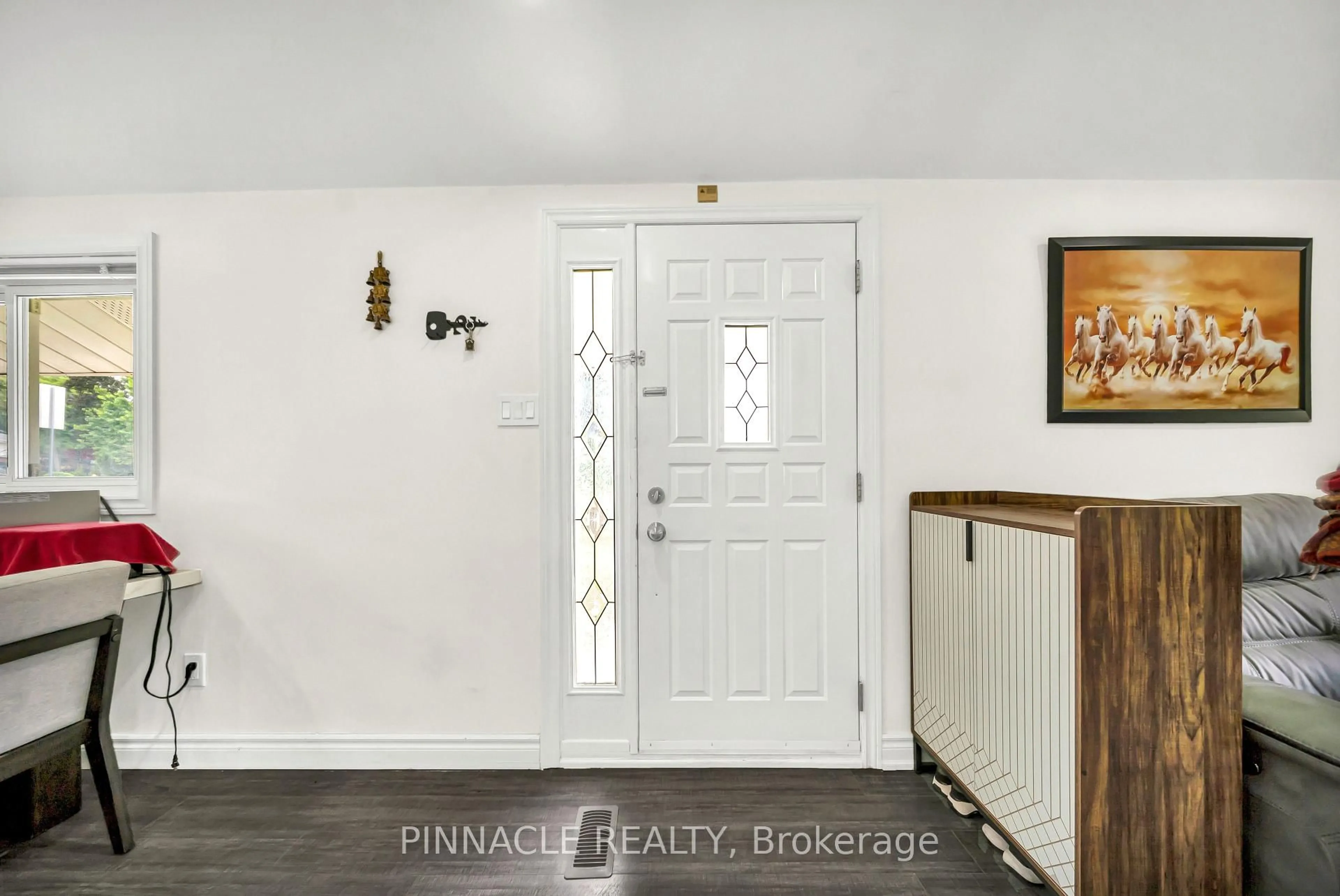 Indoor entryway for 2 Ladysbridge Dr, Toronto Ontario M1G 3H6
