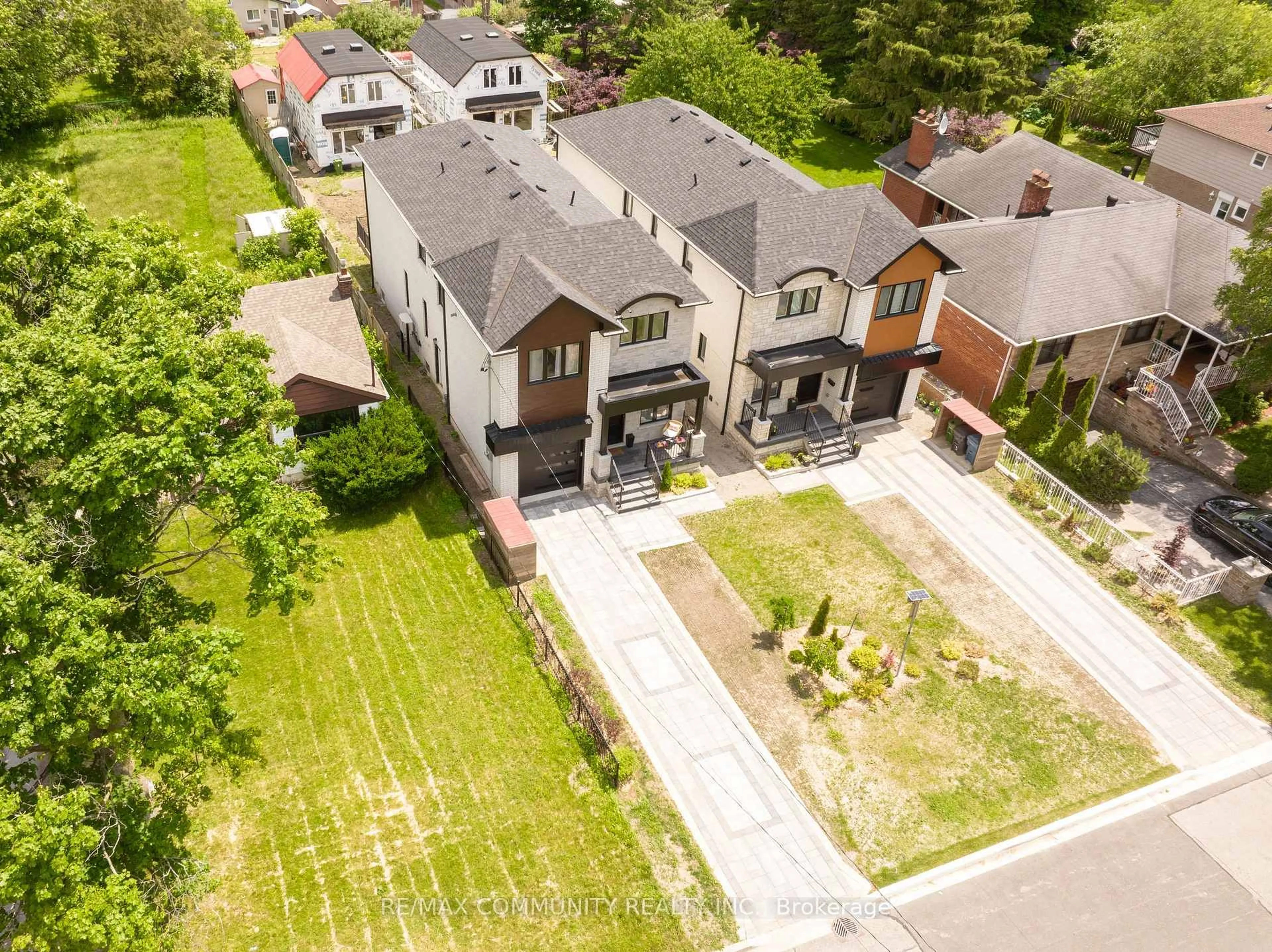 A pic from outside/outdoor area/front of a property/back of a property/a pic from drone, street for 75A Kitchener Rd, Toronto Ontario M1E 2X6