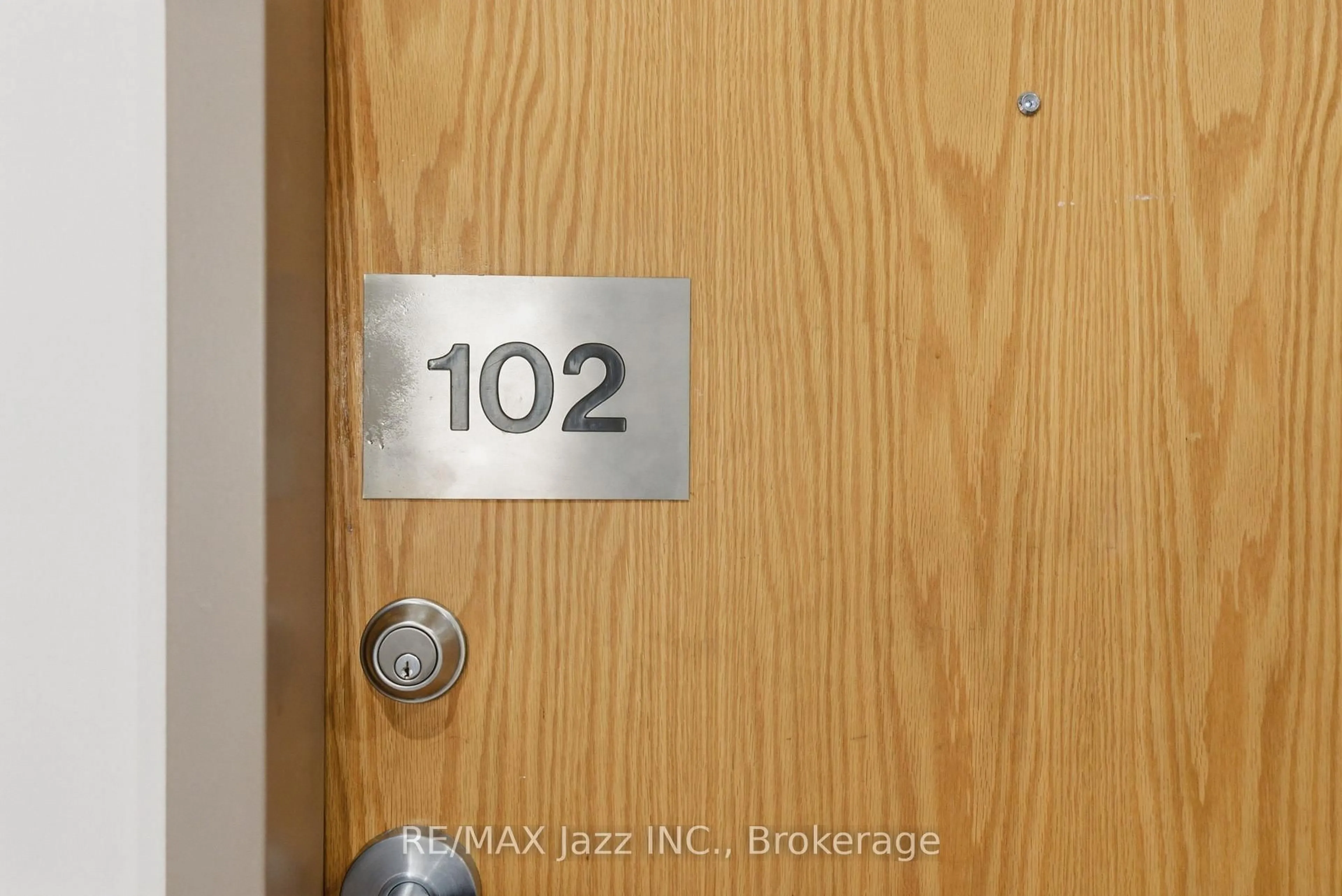 Unknown for 44 Bond St #102, Oshawa Ontario L1G 6R2