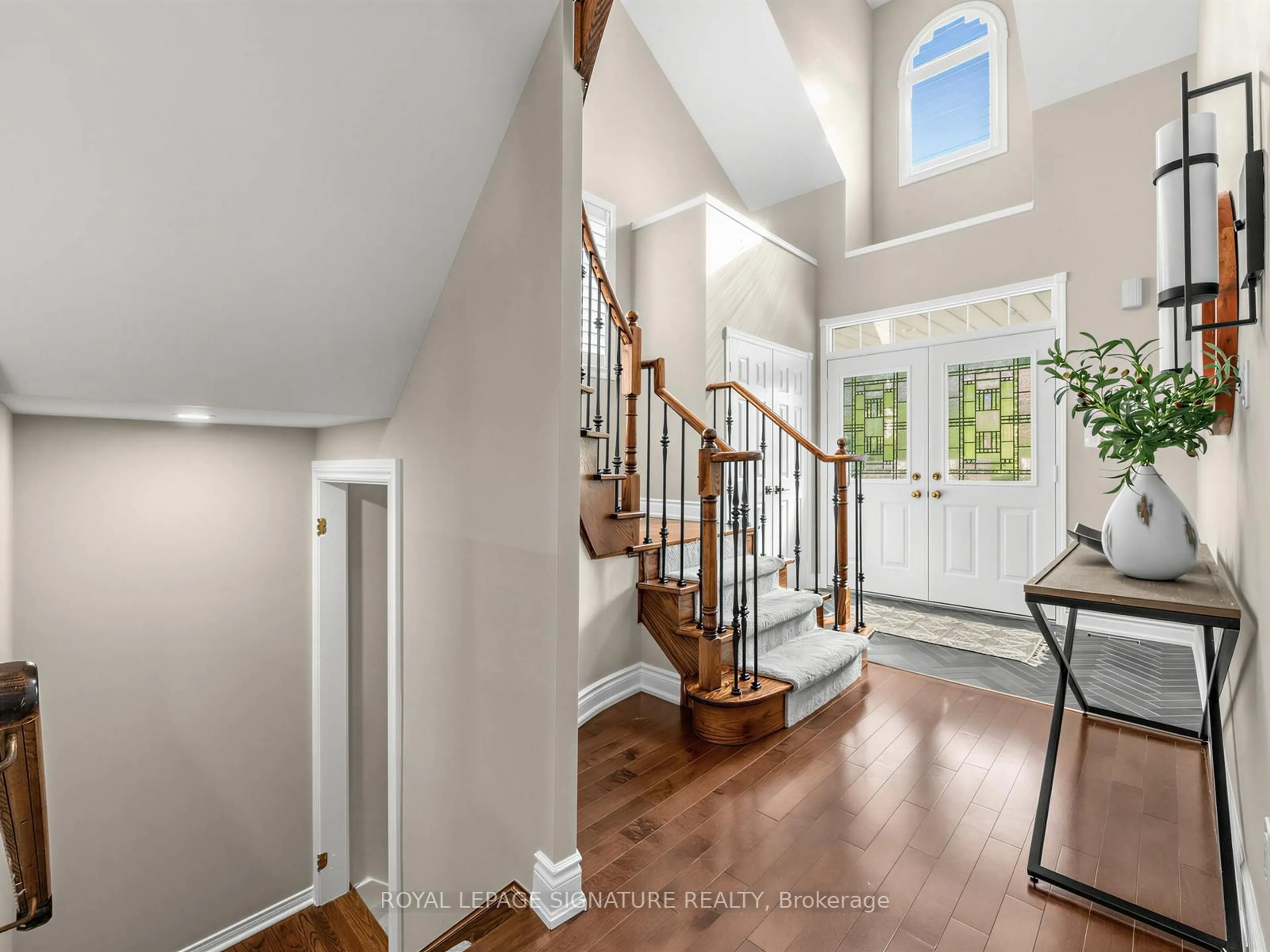 Indoor entryway for 19 Havenwood Pl, Whitby Ontario L1N 9V6