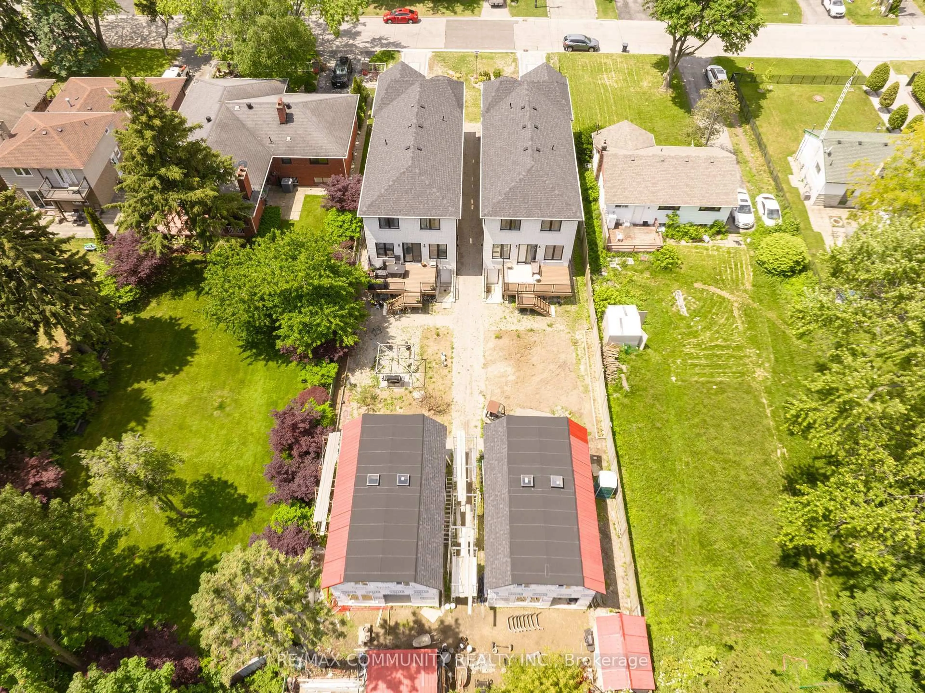 A pic from outside/outdoor area/front of a property/back of a property/a pic from drone, street for 75B Kitchener Rd, Toronto Ontario M1E 2X6
