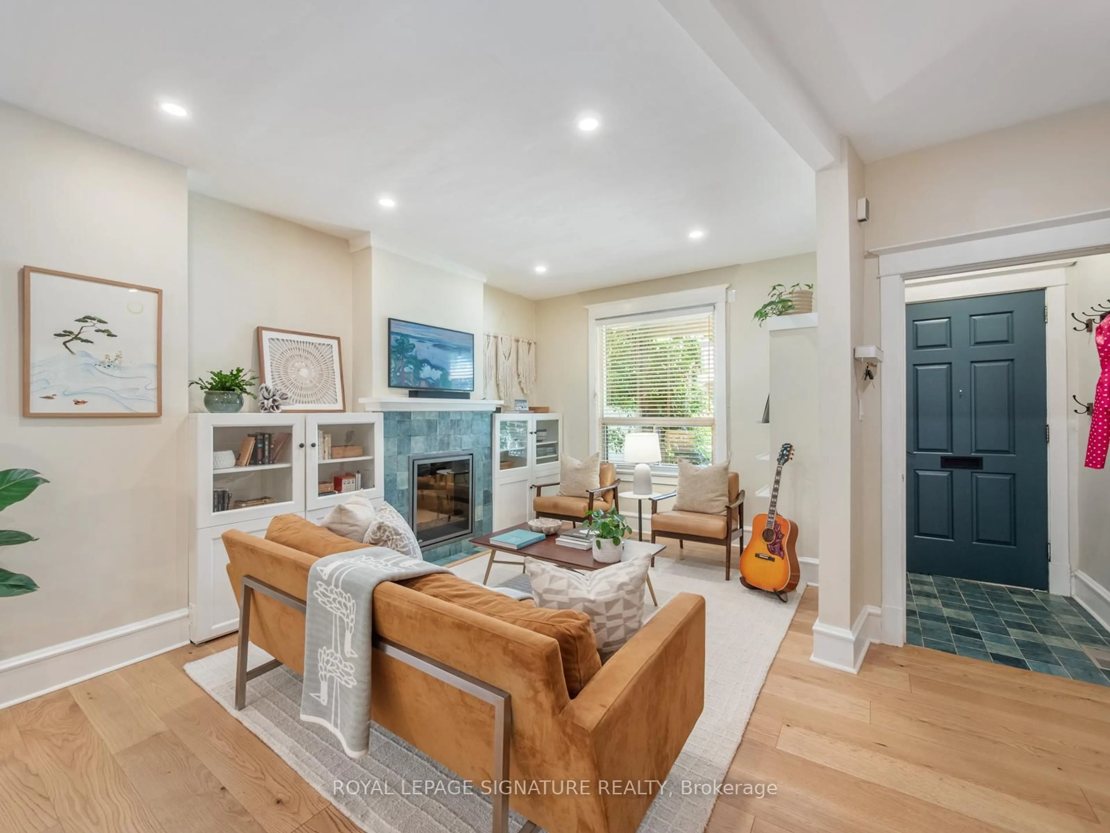 Living room with furniture, unknown for 121 Ivy Ave, Toronto Ontario M4L 2H8