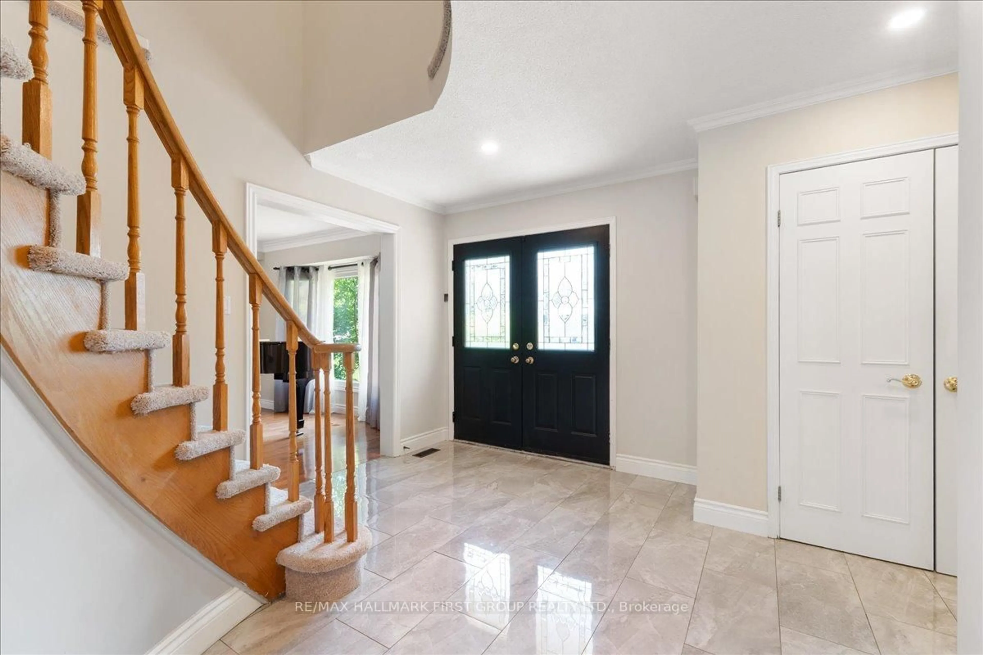 Indoor entryway for 35 Rotherglen Rd, Ajax Ontario L1S 5K8