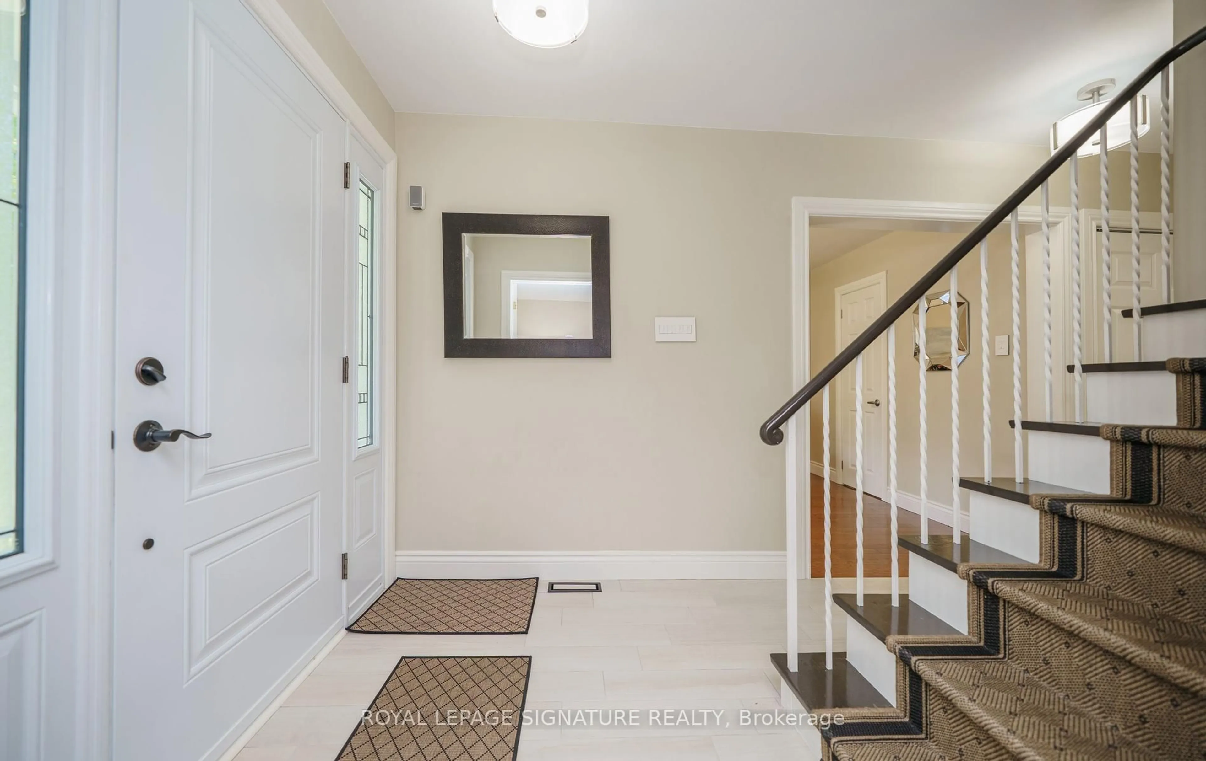Indoor entryway for 26 Kilkenny Dr, Toronto Ontario M1W 1J4
