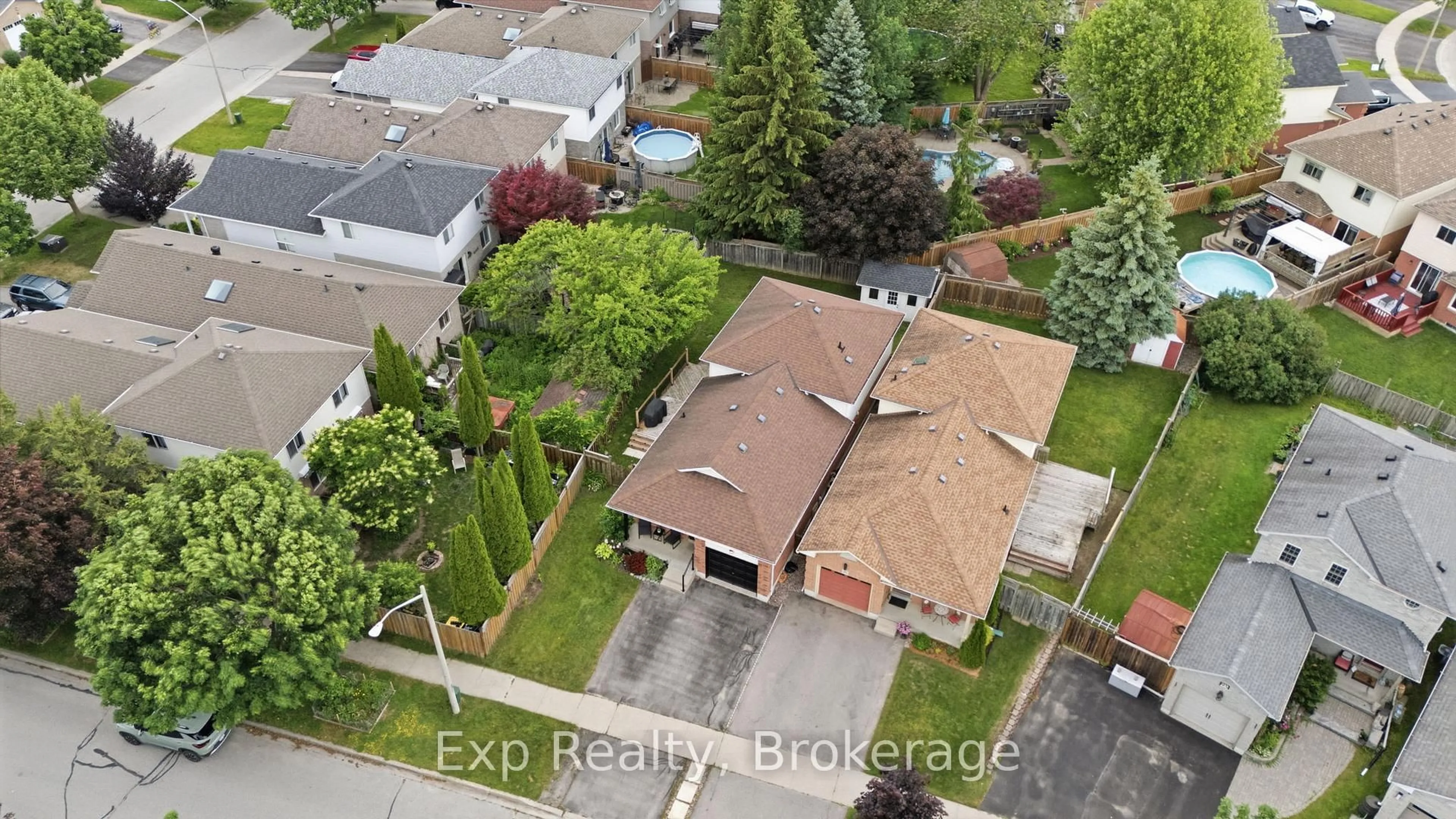 A pic from outside/outdoor area/front of a property/back of a property/a pic from drone, street for 99 Firwood Ave, Clarington Ontario L1E 3B3