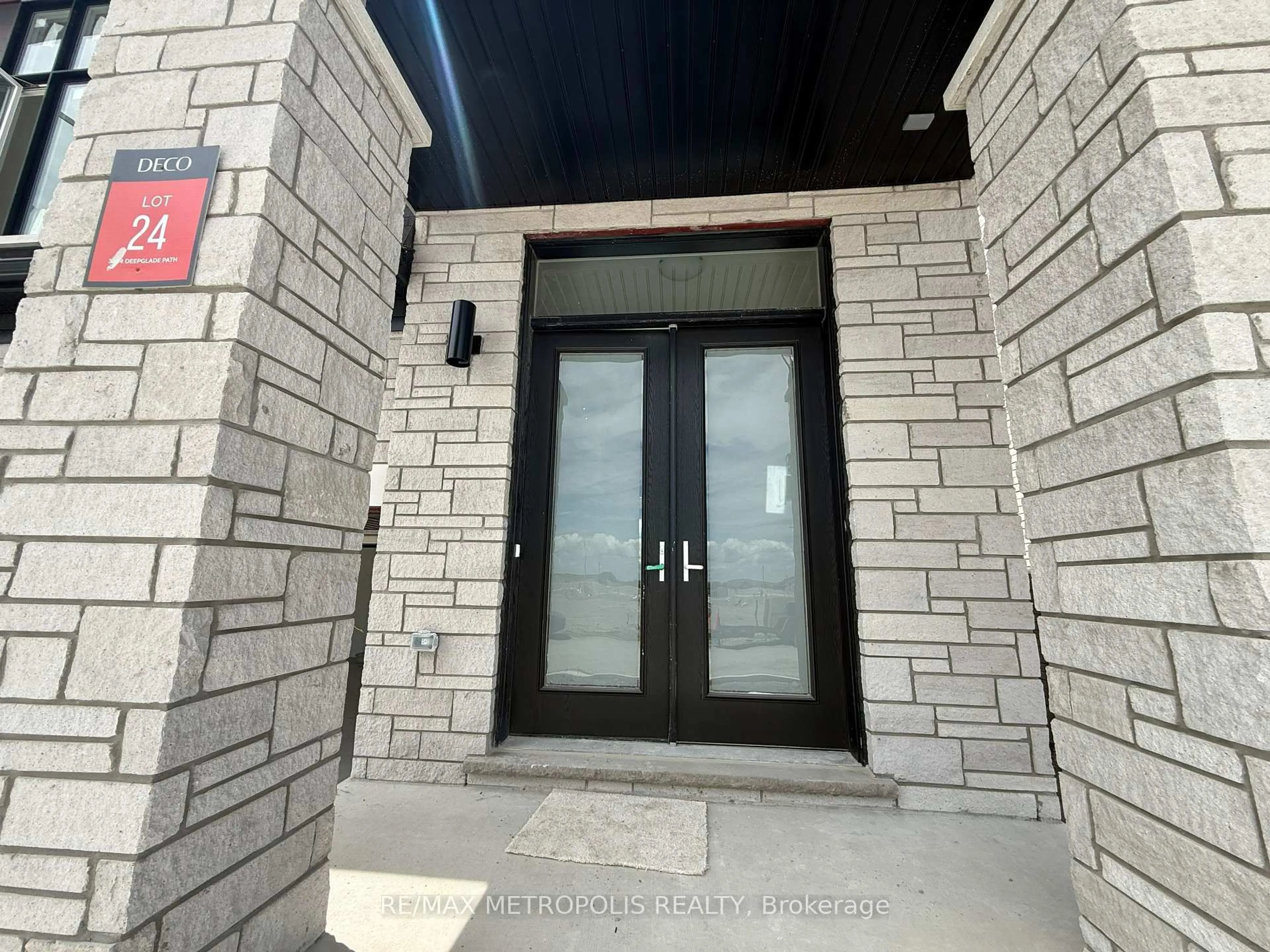 Indoor entryway for 3484 Deepglade Path, Pickering Ontario L1X 0V5