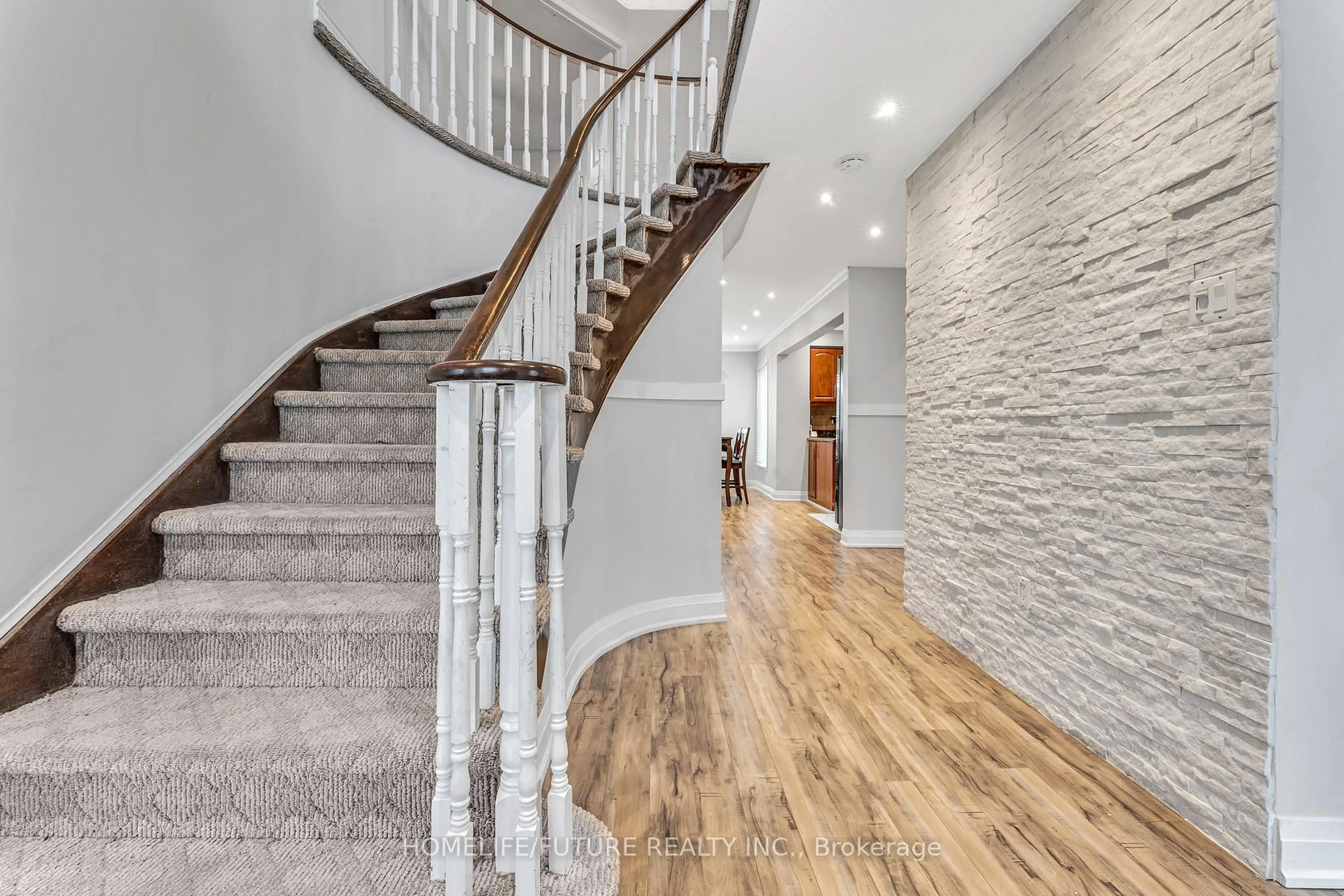 Unknown for 1600 Melman St, Pickering Ontario L1X 2E7