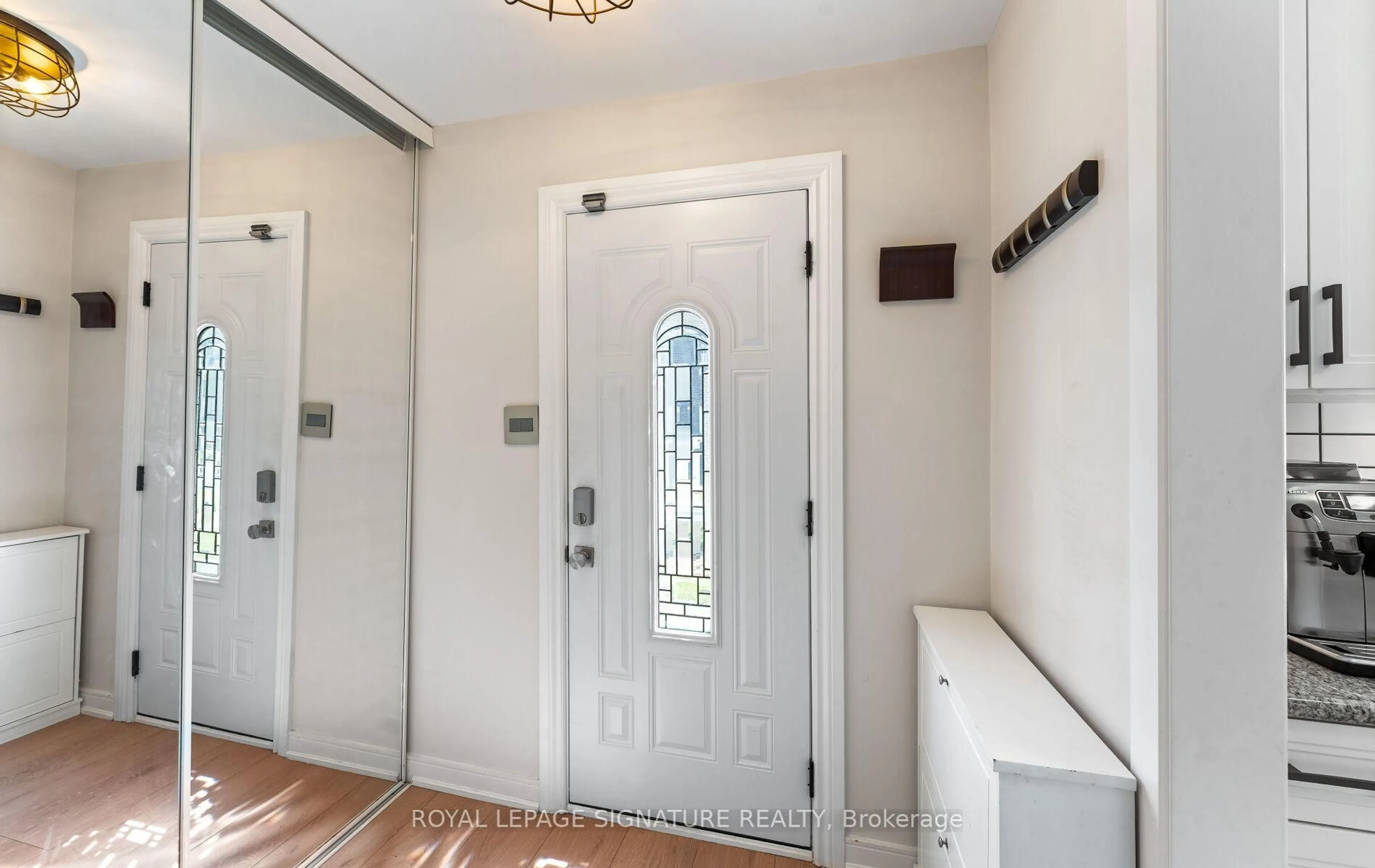 Indoor entryway for 270 Timberbank Blvd #91, Toronto Ontario M1W 2M1
