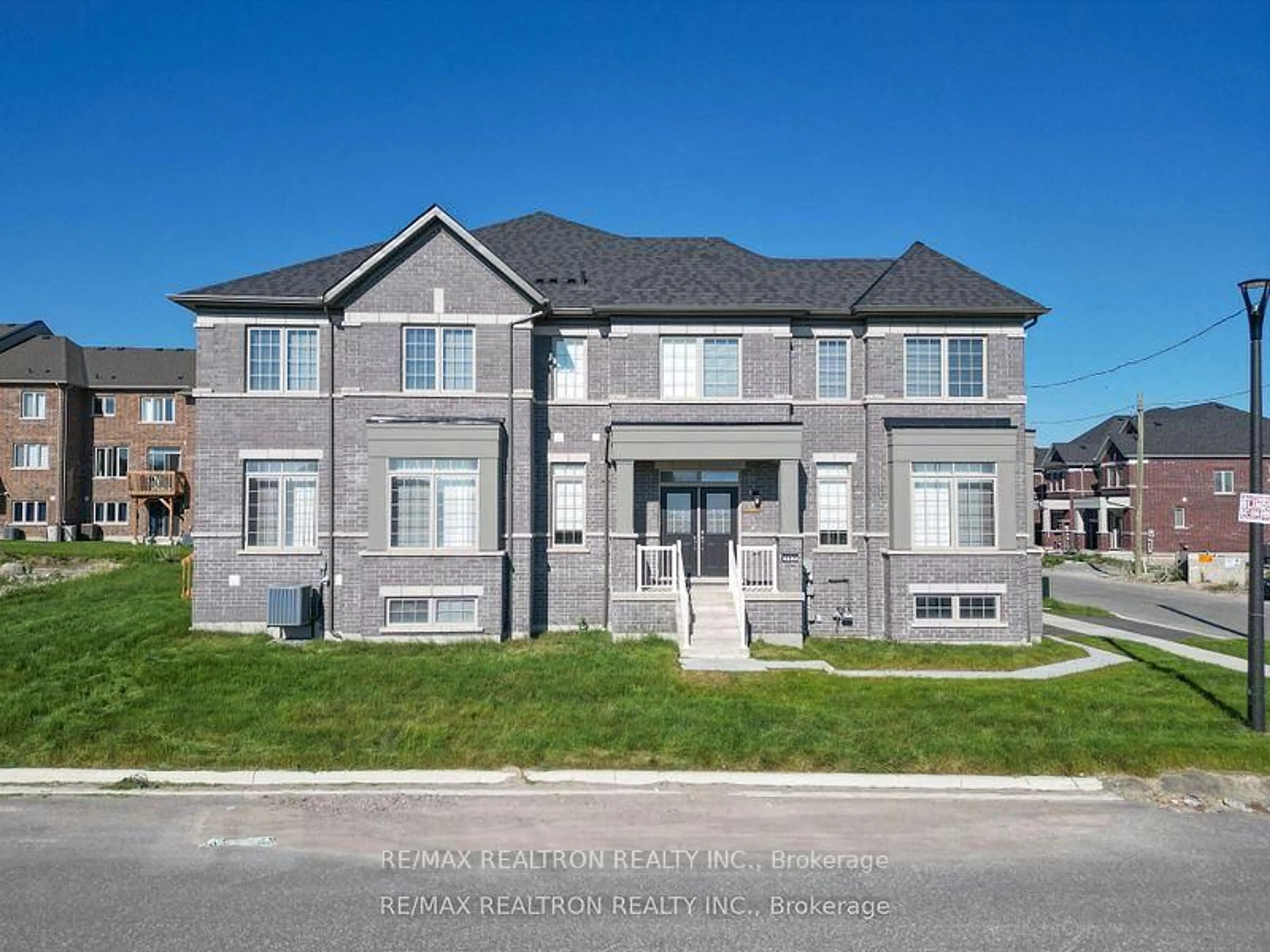 Home with brick exterior material, building for 988 Grosbeak Tr, Pickering Ontario L1X 0P6