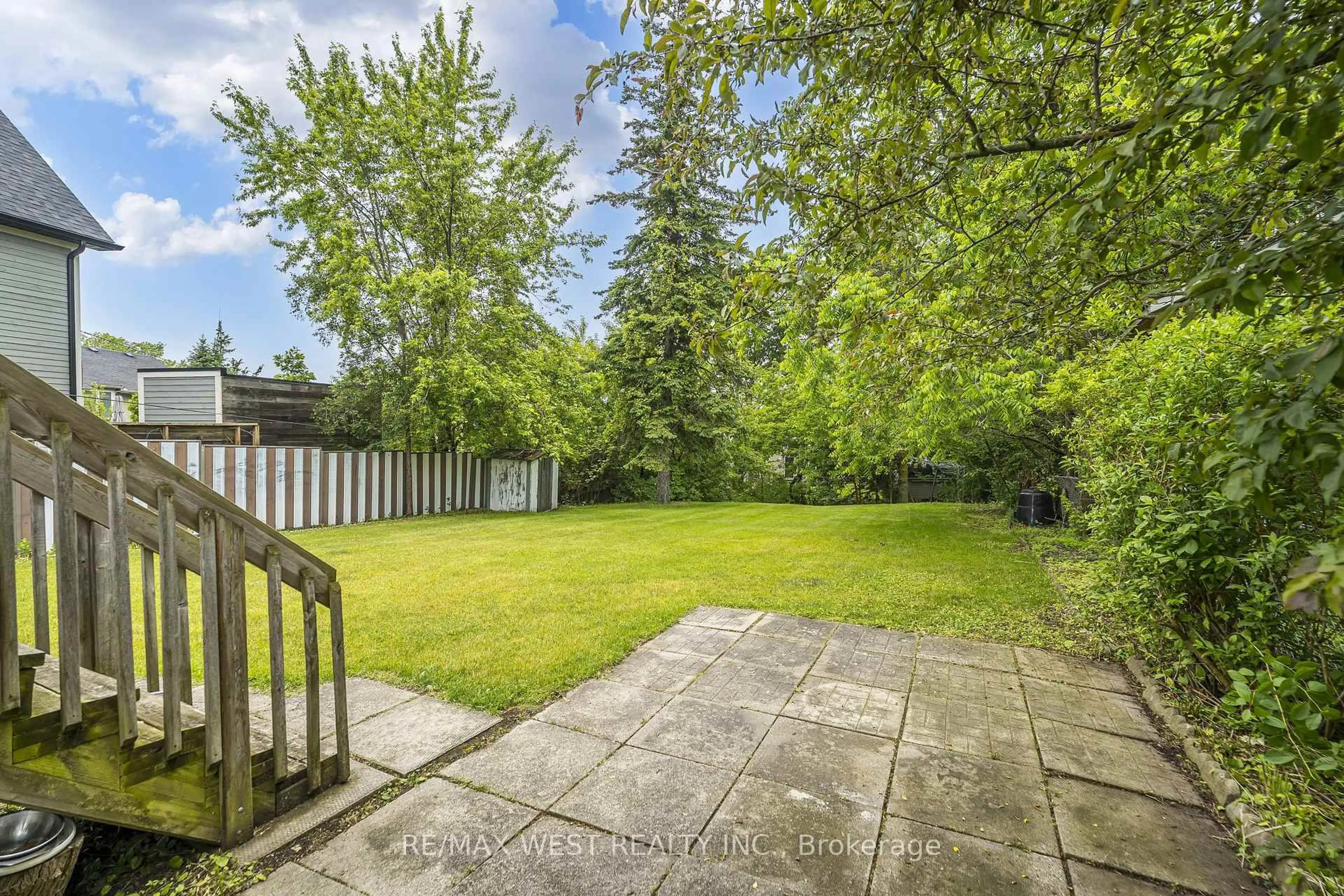 Patio, forest/trees view for 26 Parkland Rd, Toronto Ontario M1N 1Y8