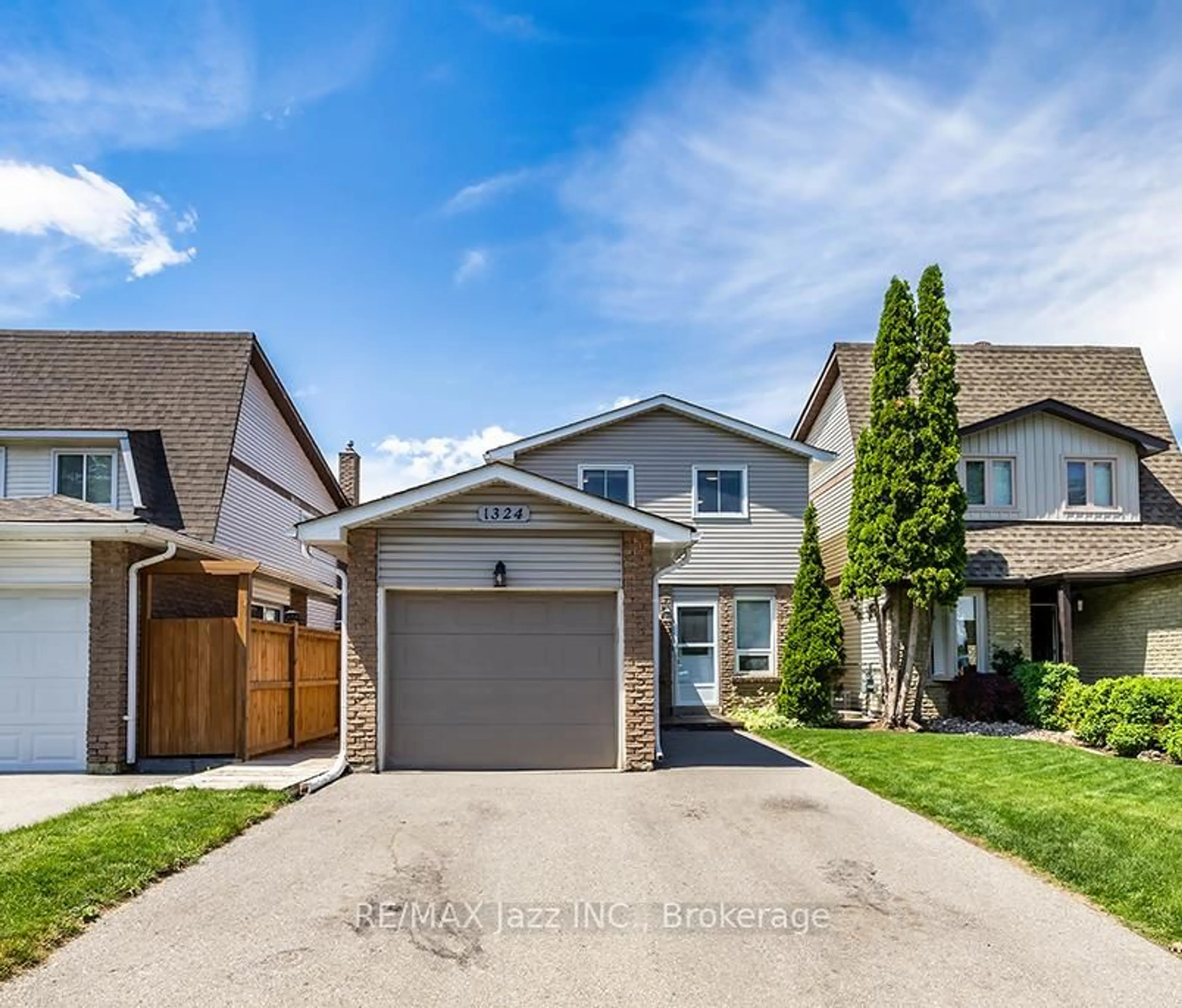 A pic from outside/outdoor area/front of a property/back of a property/a pic from drone, street for 1324 Astra Crt, Oshawa Ontario L1K 1H7
