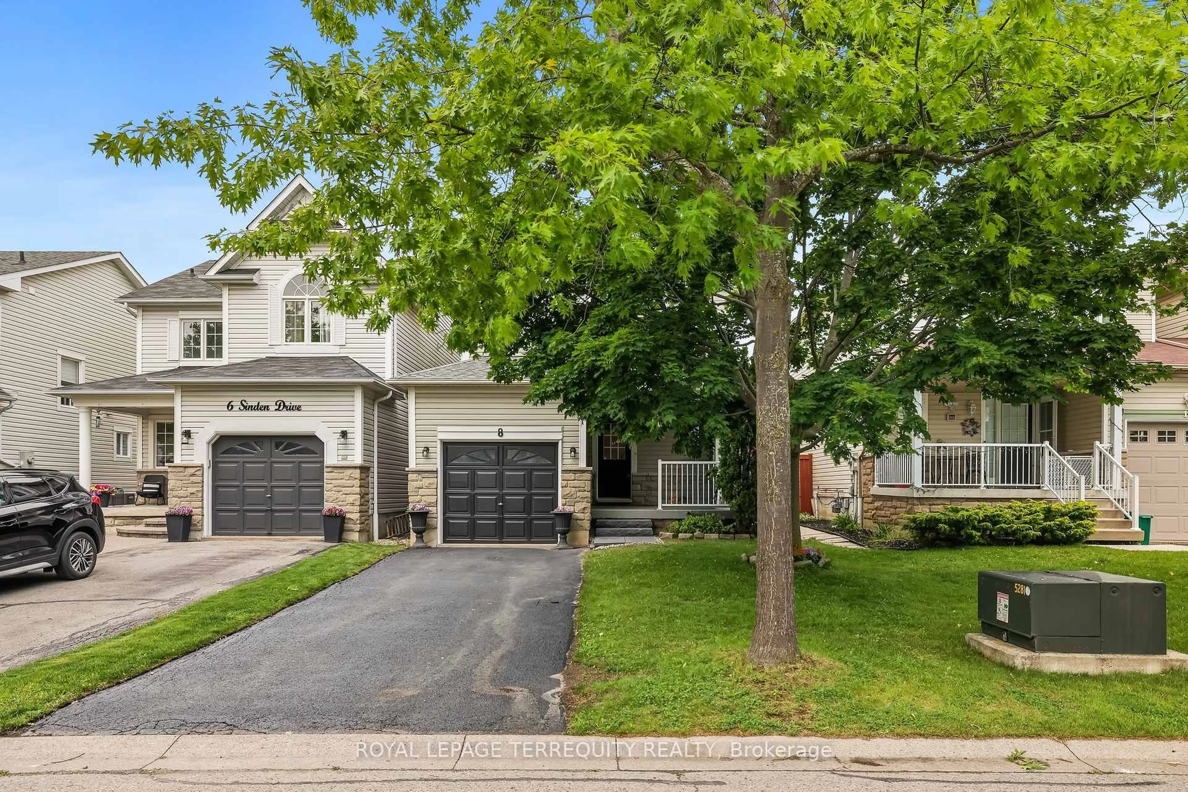 Unknown for 8 Sinden Dr, Whitby Ontario L1M 2B8