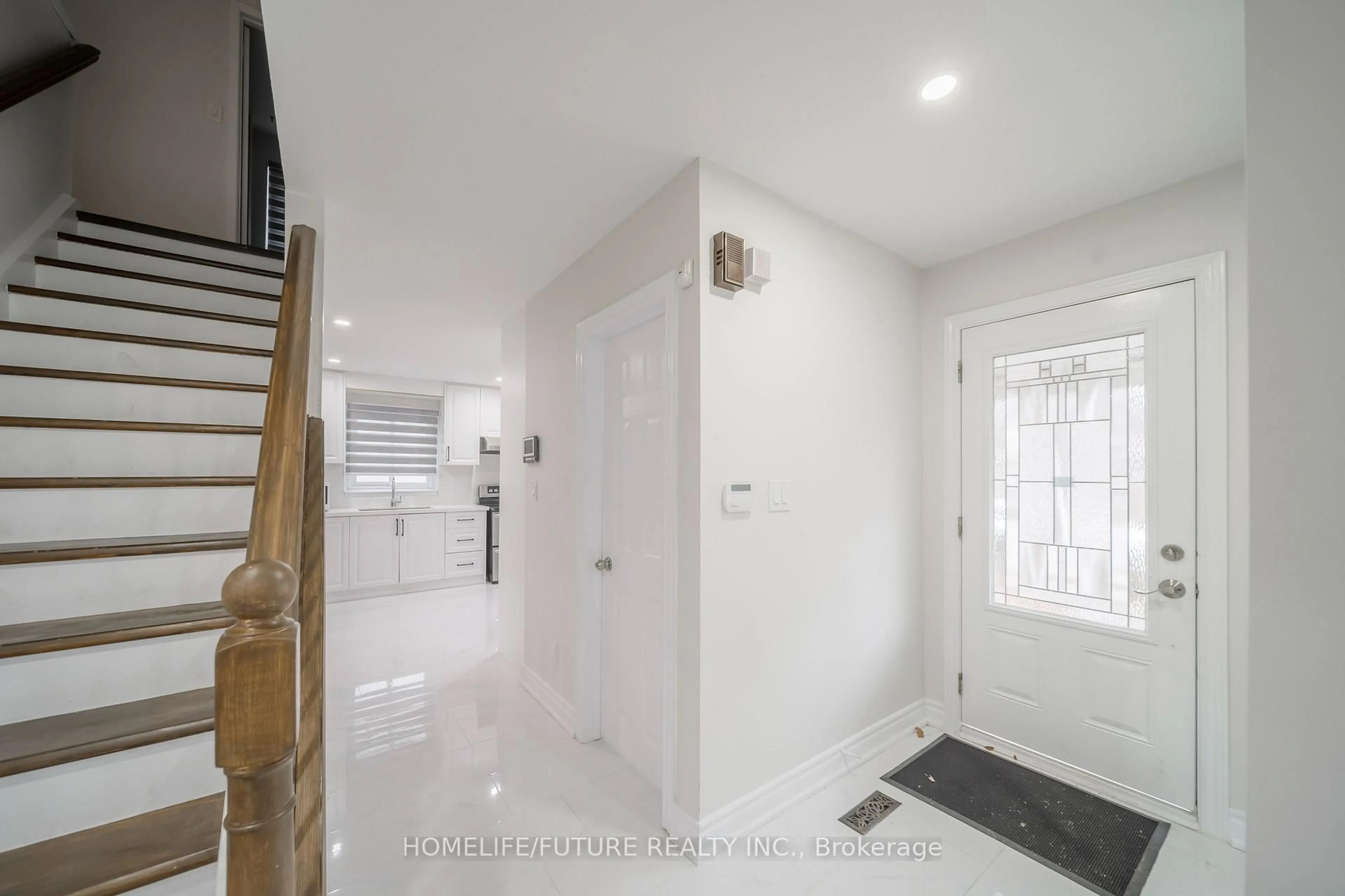 Indoor entryway for 8 Coltman Cres, Toronto Ontario M1B 2A2