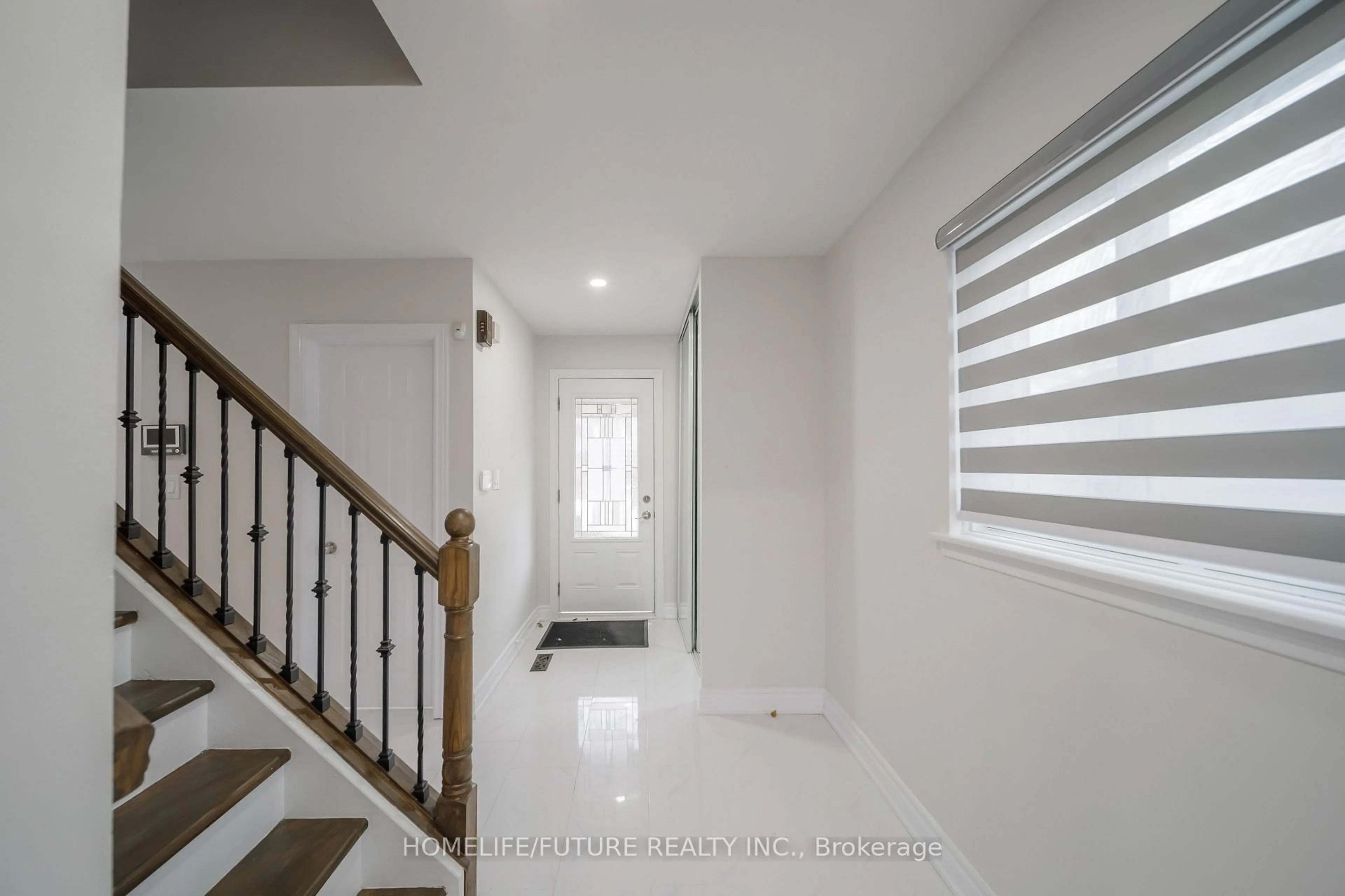 Indoor entryway for 8 Coltman Cres, Toronto Ontario M1B 2A2