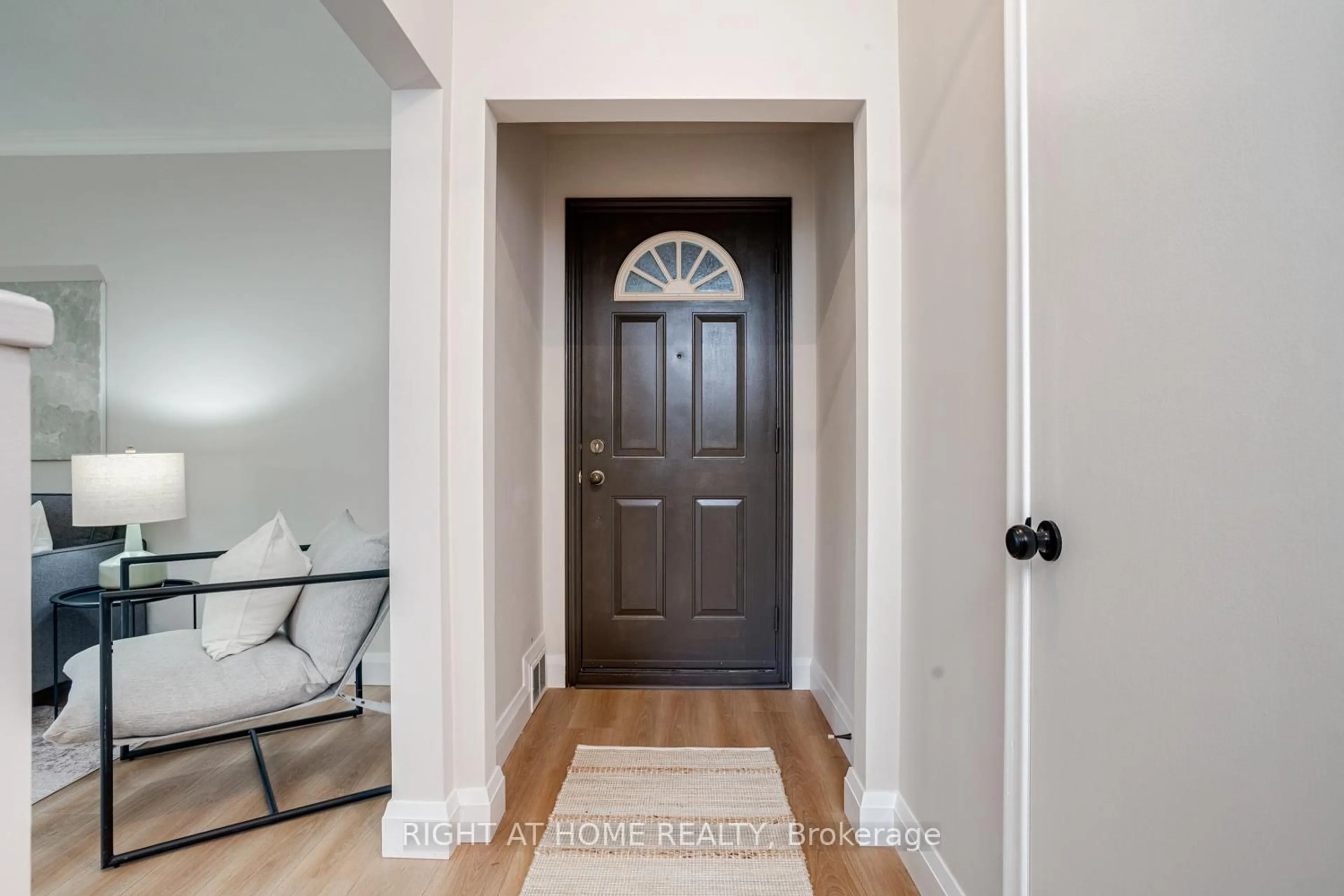 Indoor entryway for 75 Milford Haven Dr, Toronto Ontario M1G 3C9