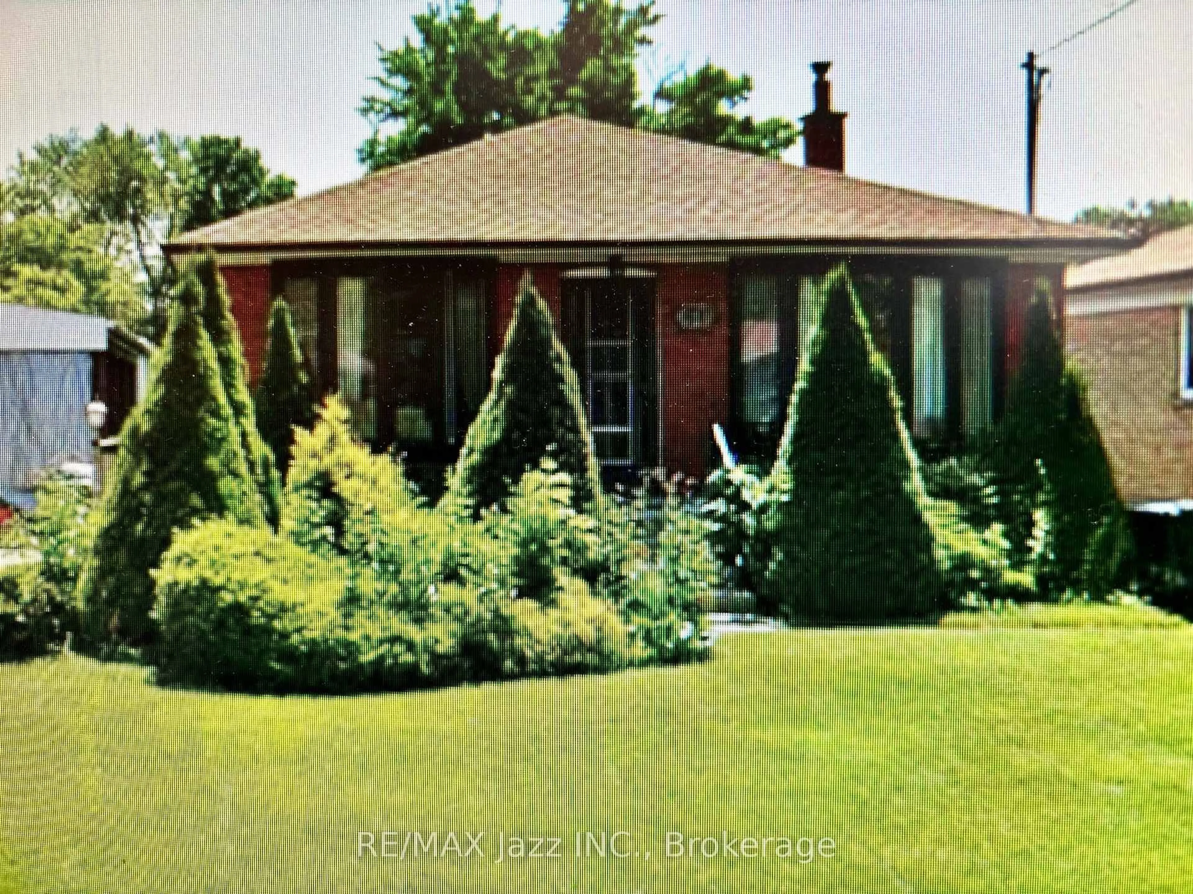A pic from outside/outdoor area/front of a property/back of a property/a pic from drone, unknown for 61 Kootenay Cres, Toronto Ontario M1J 1S1