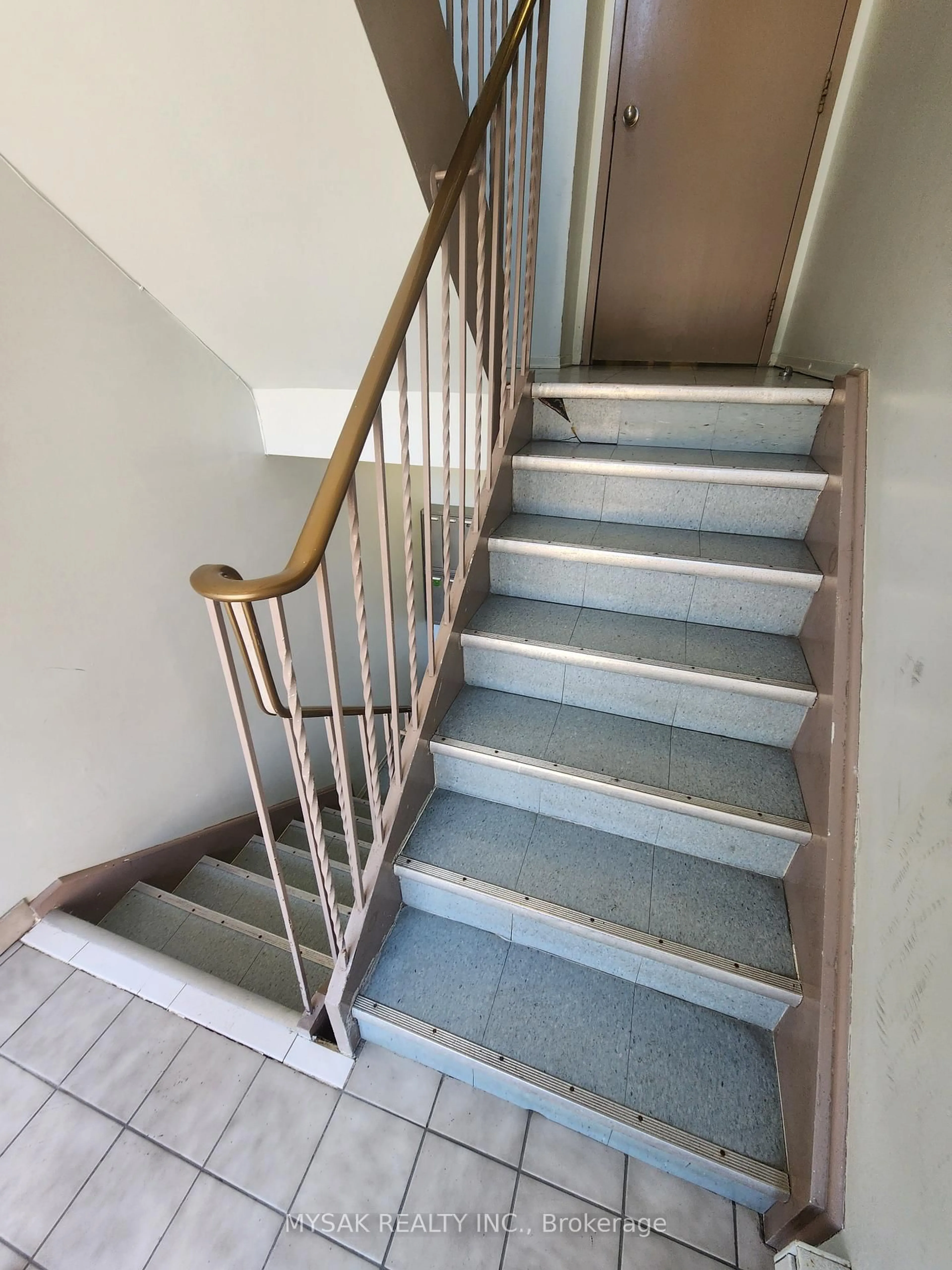 Stairs for 144 Coxwell Ave, Toronto Ontario M4L 3B2