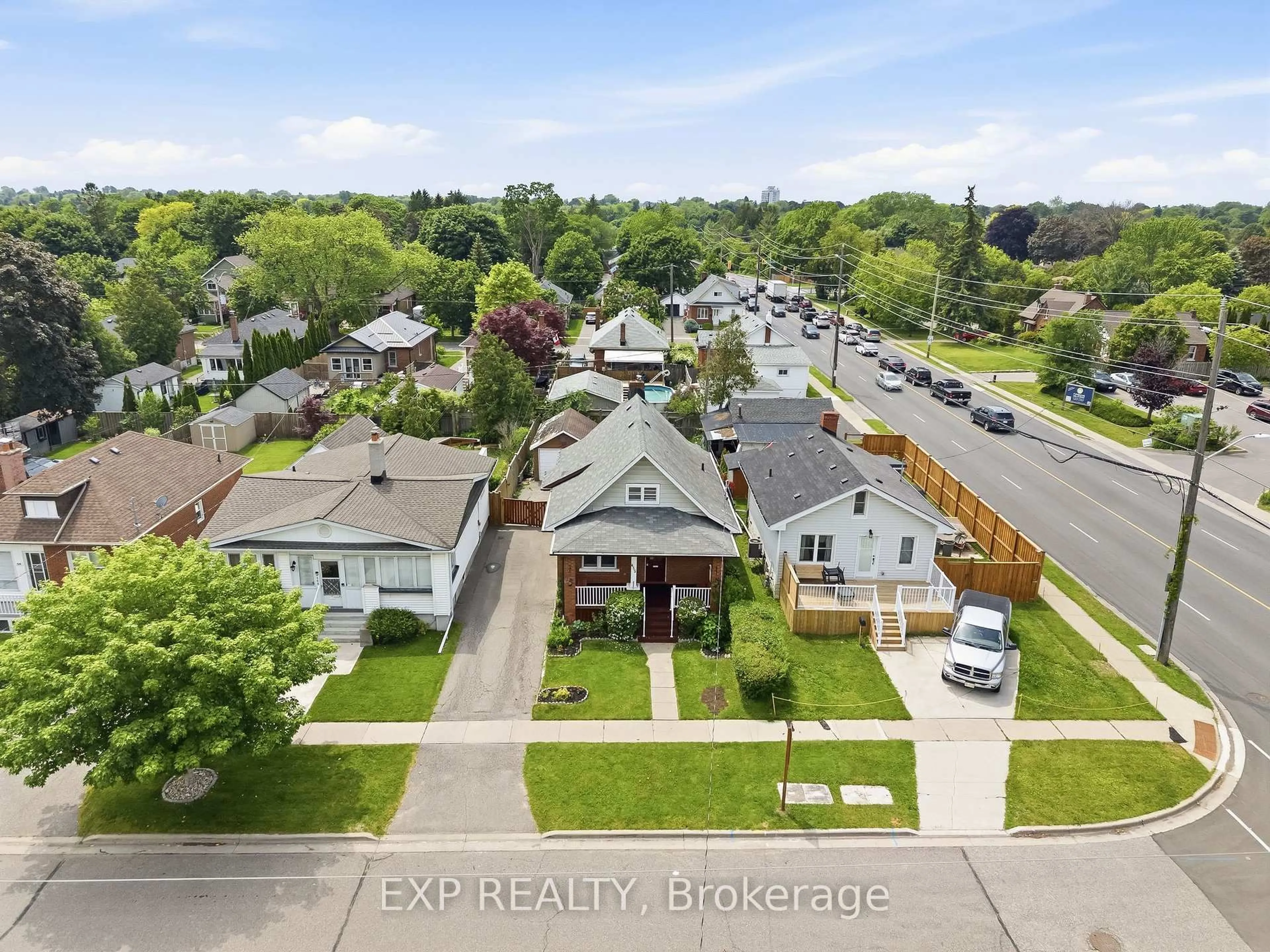 A pic from outside/outdoor area/front of a property/back of a property/a pic from drone, street for 652 Hortop St, Oshawa Ontario L1G 4N5
