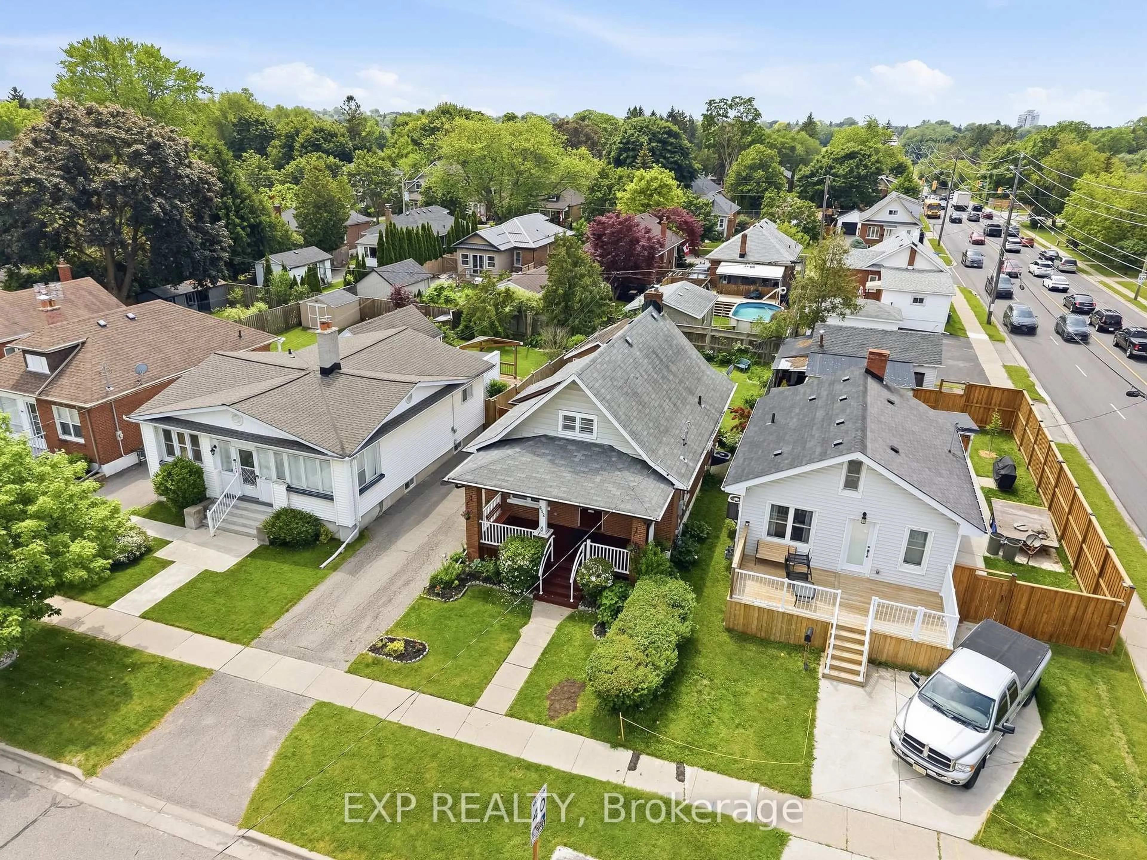 A pic from outside/outdoor area/front of a property/back of a property/a pic from drone, street for 652 Hortop St, Oshawa Ontario L1G 4N5