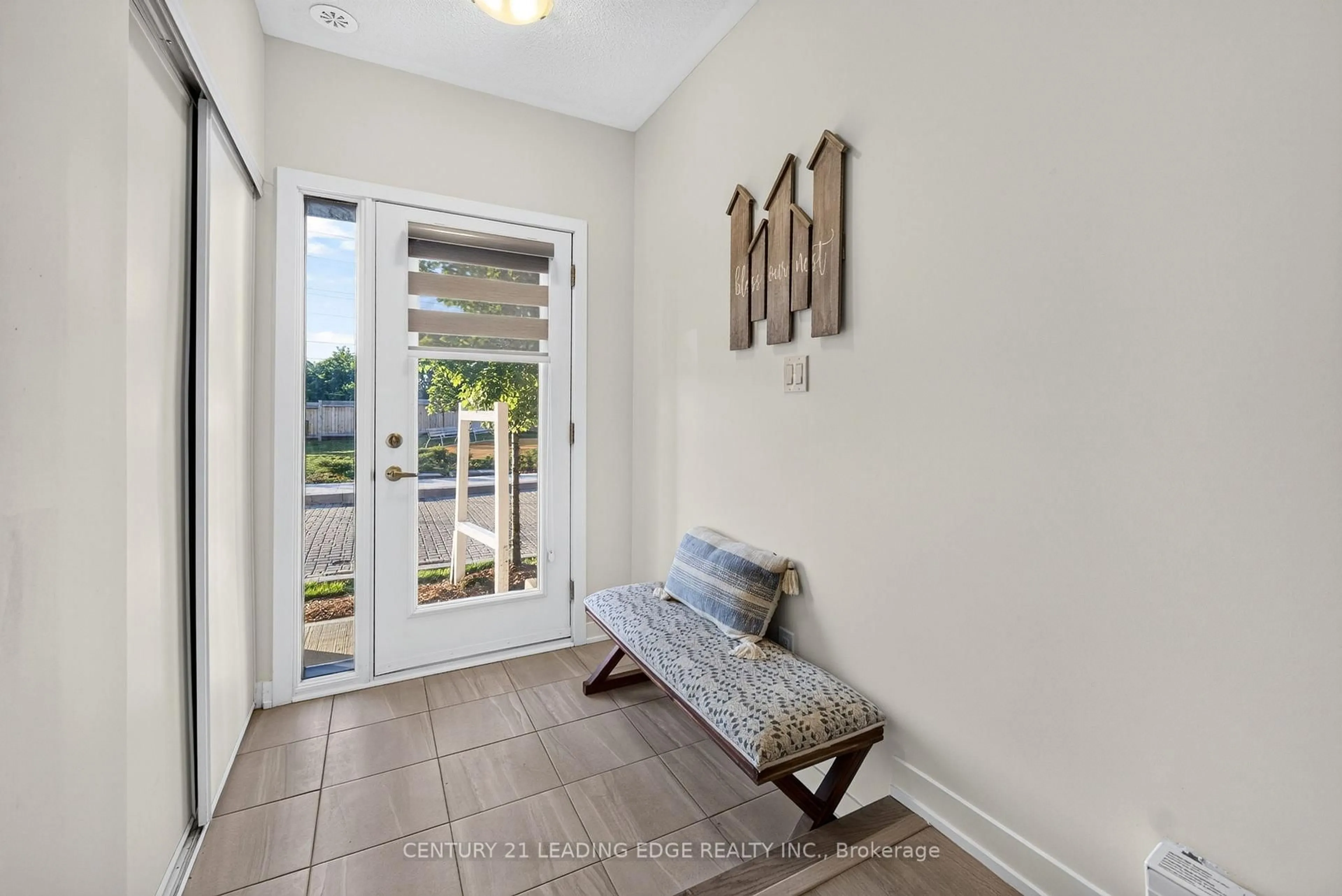 Indoor entryway for 1865 Pickering Pkwy #107, Pickering Ontario L1V 0H2